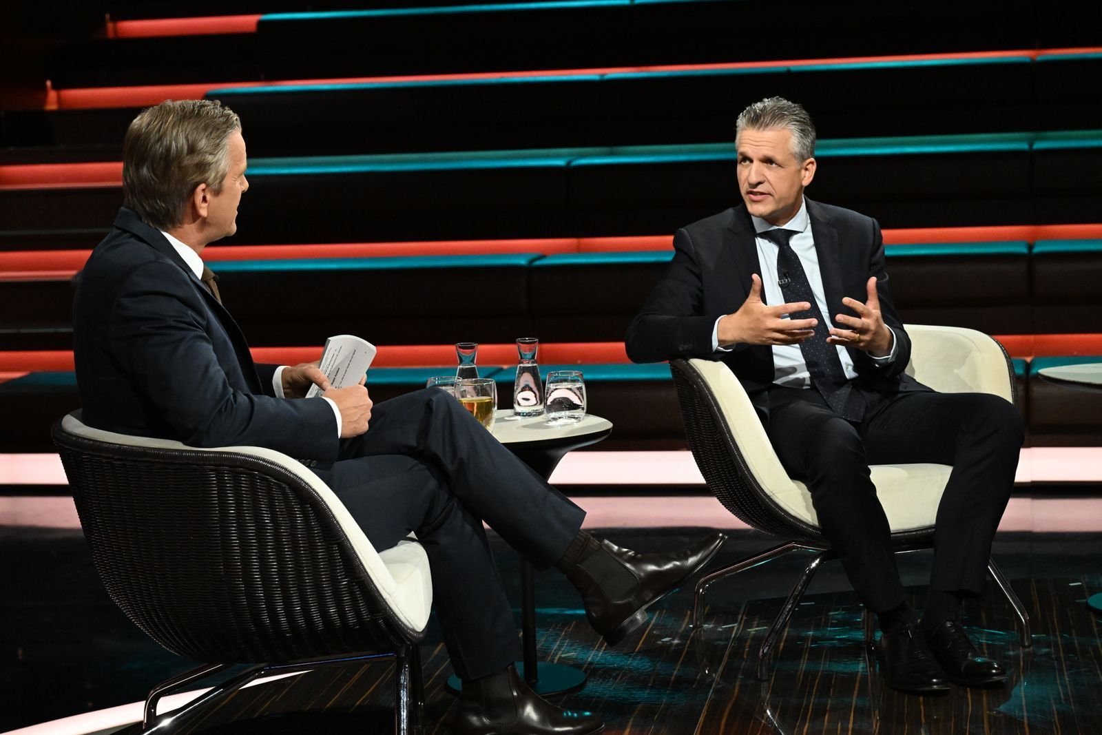 ZDF-Moderator Markus Lanz lockte CDU-Politiker Thorsten Frei aus der Reserve, als es um die politische Zukunft von Friedrich Merz und Jens Spahn ging. (Bild: ZDF / Markus Hertrich)