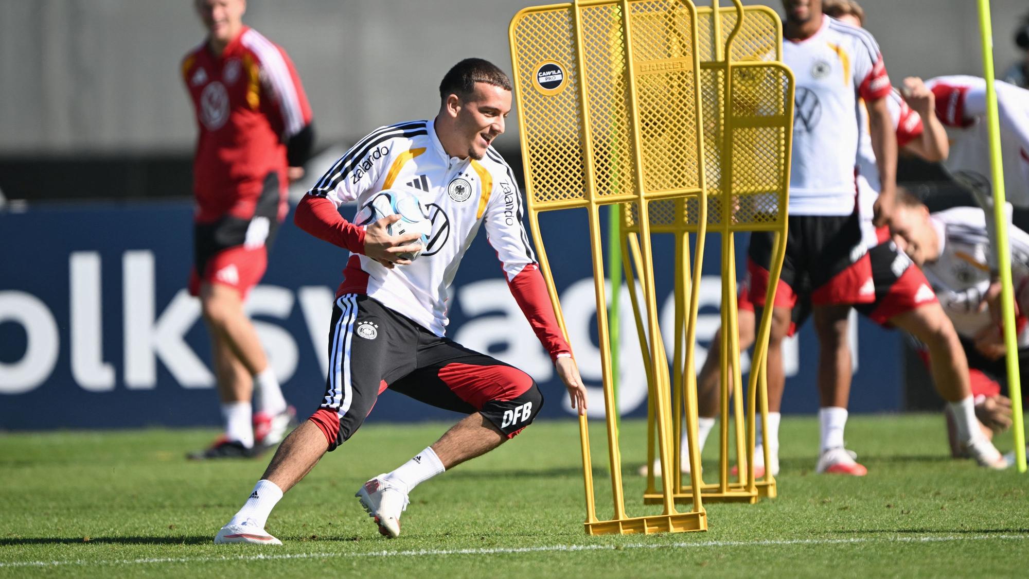 Said El Mala auf dem Trainingsplatz bei der deutschen Nationalmannschaft in Aktion.