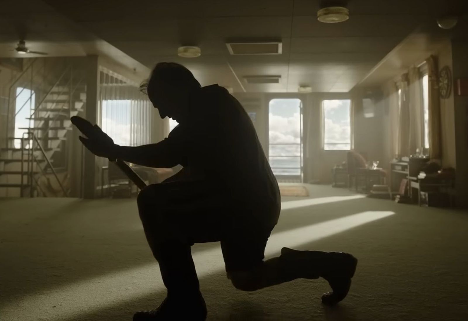 Digger Rockwell (Tom Cruise) ist ein skrupelloser Ölmagnat, an dessen Händen das Blut der Erde klebt. (Bild: Warner / Legendary Pictures)