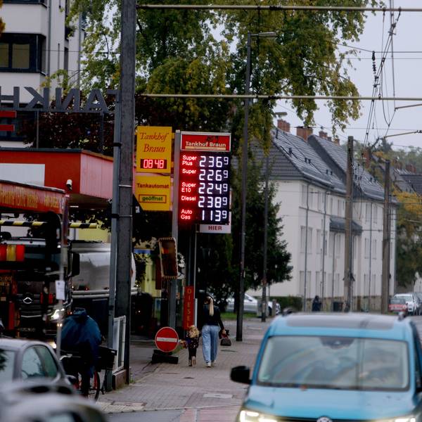 Die Tankstelle Tankhof Braun an der Iltisstraße hat am 1. Oktober noch Preise über 2 Euro.