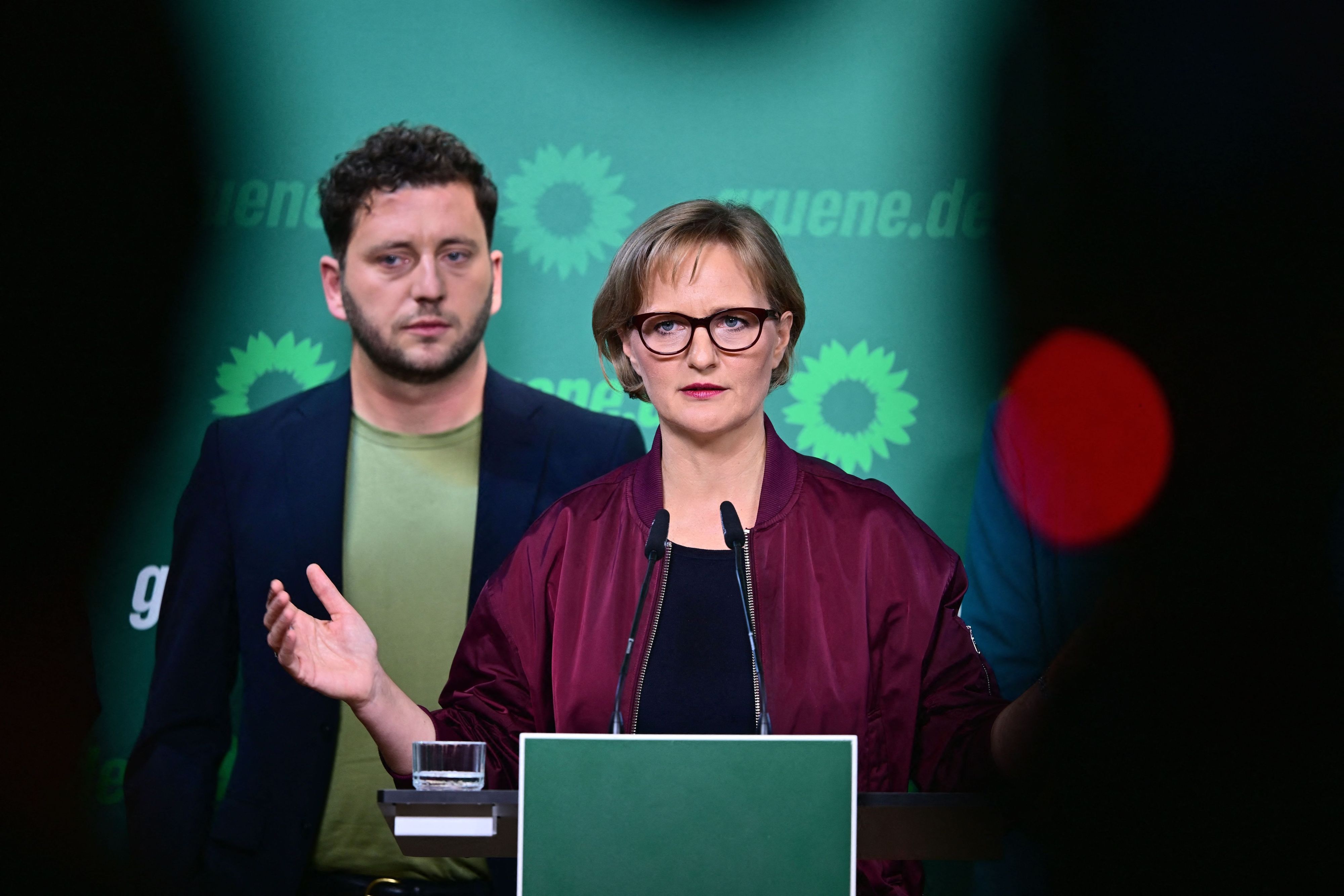 Schwarz-Rot-Gold nicht den Rechten überlassen: Grünen-Chefin Franziska Brantner, hier mit dem Co-Vorsitzenden Felix Banaszak.