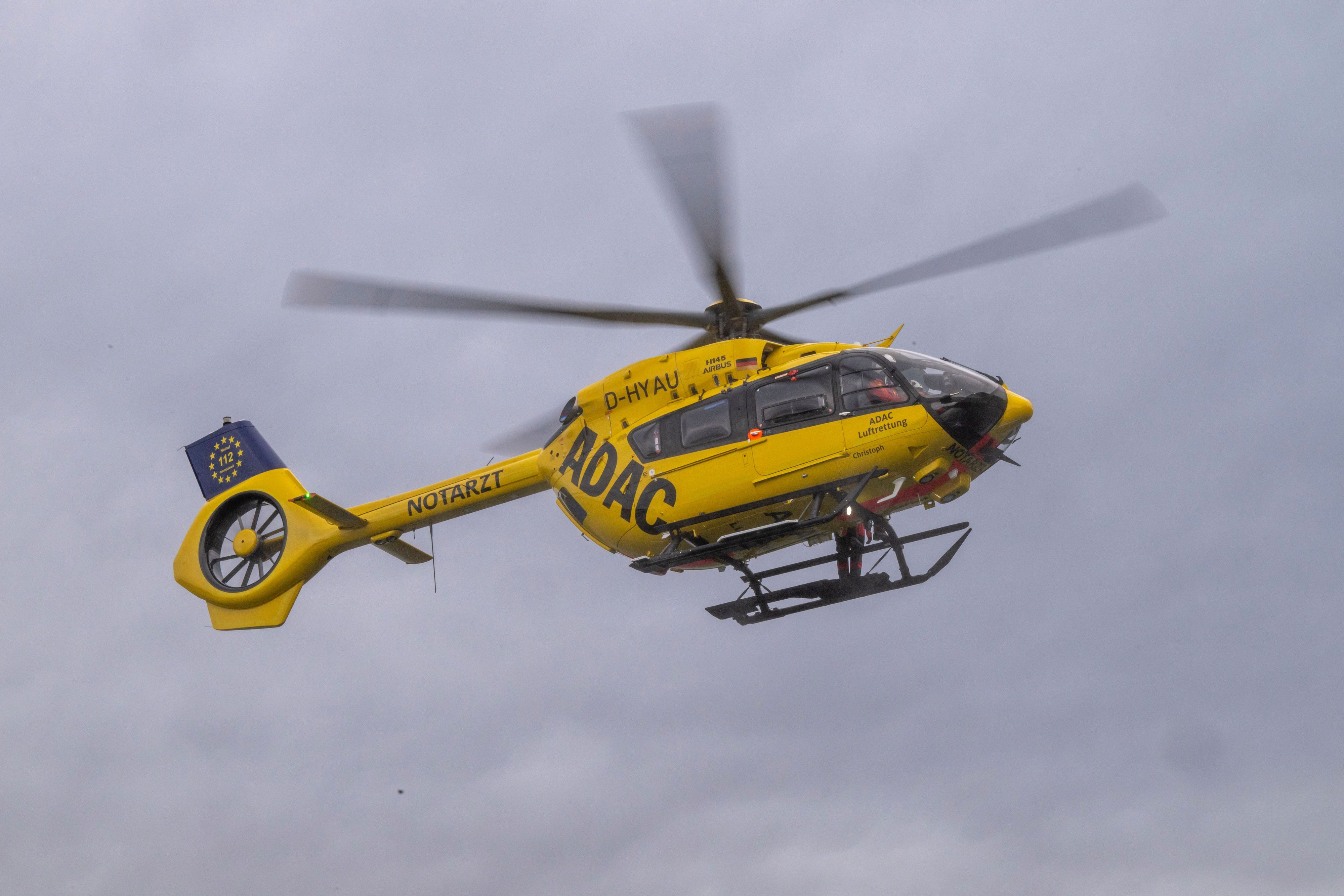 Bei einem schweren Unfall in Pulheim am Freitagmorgen (2. Oktober 2026) ist auch ein Rettungshubschrauber im Einsatz (Symbolfoto).