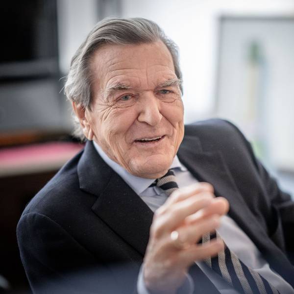 Gerhard Schröder (SPD), Bundeskanzler von 1998 bis 2005, aufgenommen in seiner Kanzlei. (Archivbild)