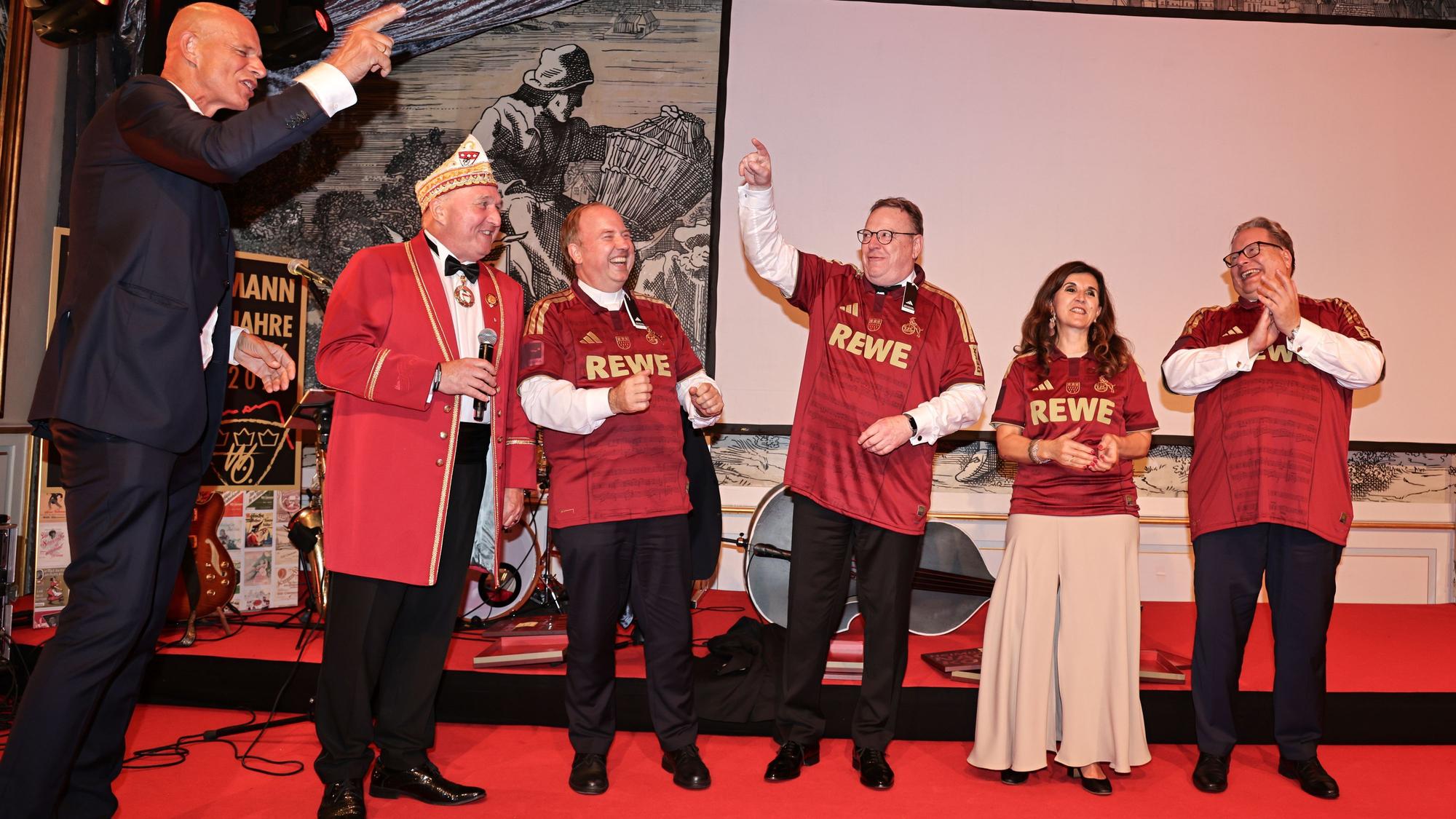 Die Ehrengäste der Ostermann-Gala im FC-Trikot.