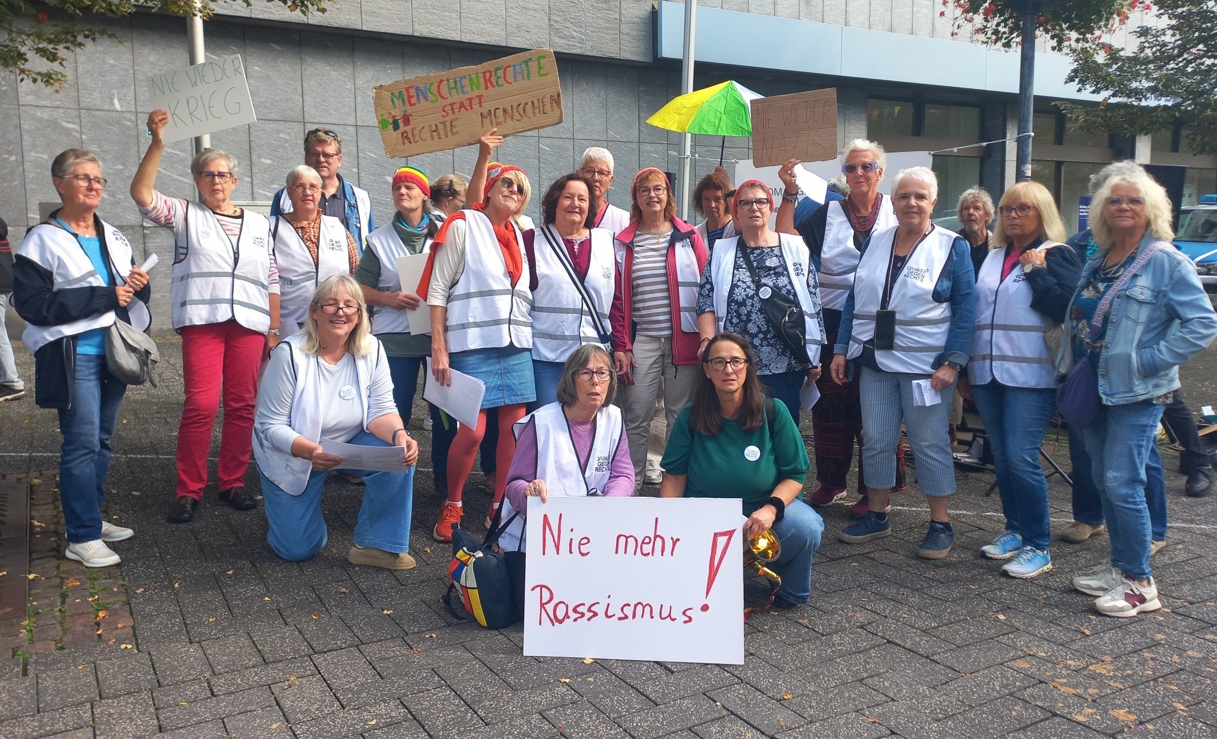 Gruppenbild einer Demonstration für Vielfalt