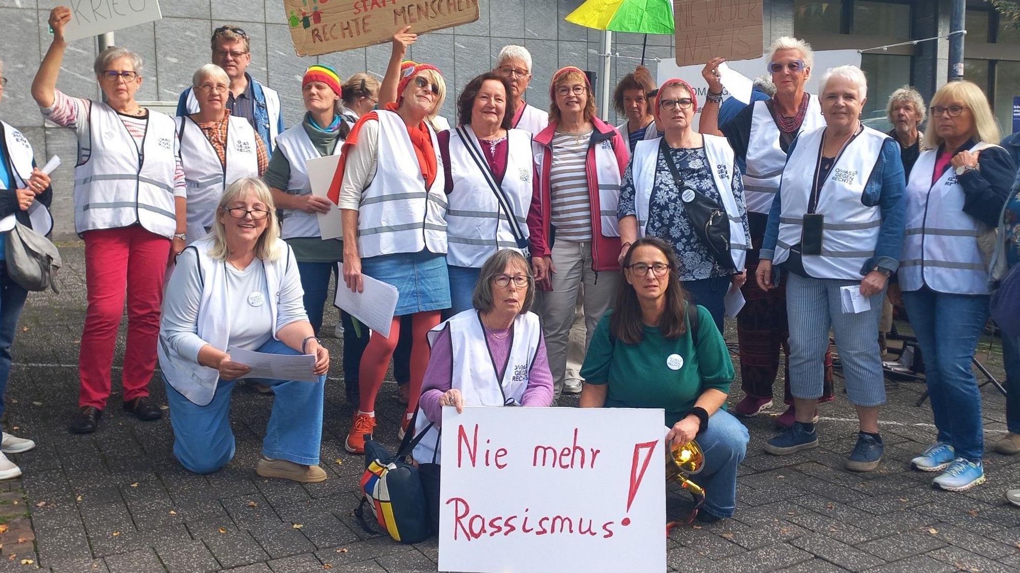 Gruppenbild einer Demonstration für Vielfalt