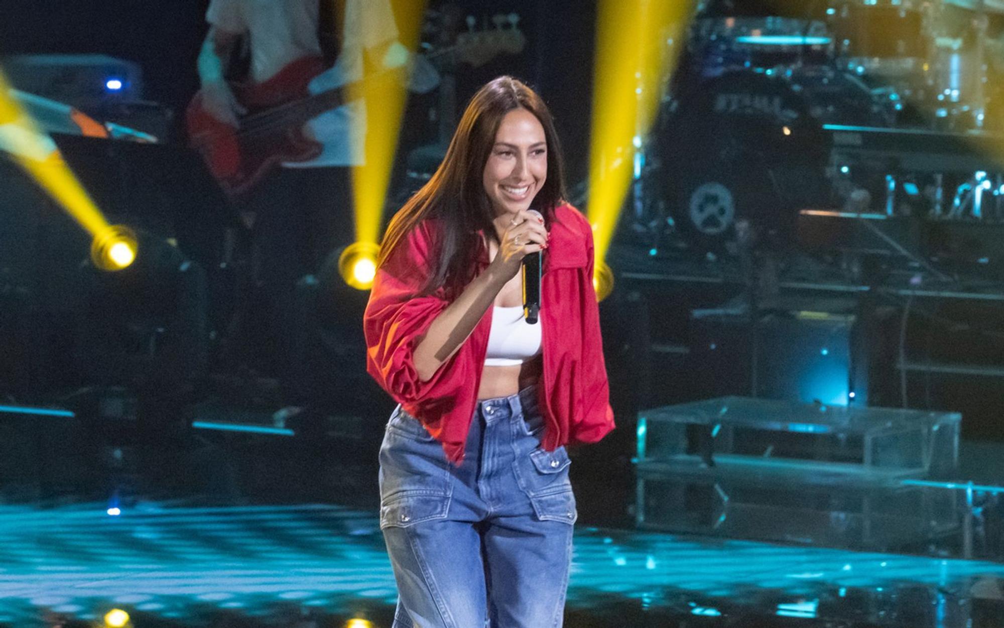 Moderatorin Melissa Khalaj überraschte die Coaches bei „The Voice of Germany“ mit einer Blind Audition der besonderen Art. (Bild: Joyn / Claudius Pflug)