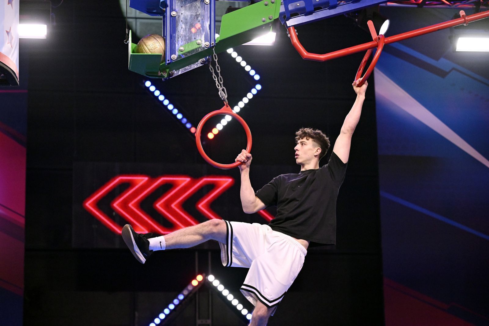 Der erste Tagessieger im neuen Format: Lukas Homann sicherte sich im ersten Speed-Duell-Parcours den Tagessieg, 5.000 Euro Siegprämie und ein Finalticket - auch wenn er zunächst als Verlierer des Showdowns aussah. (Bild: RTL/Markus Hertrich)