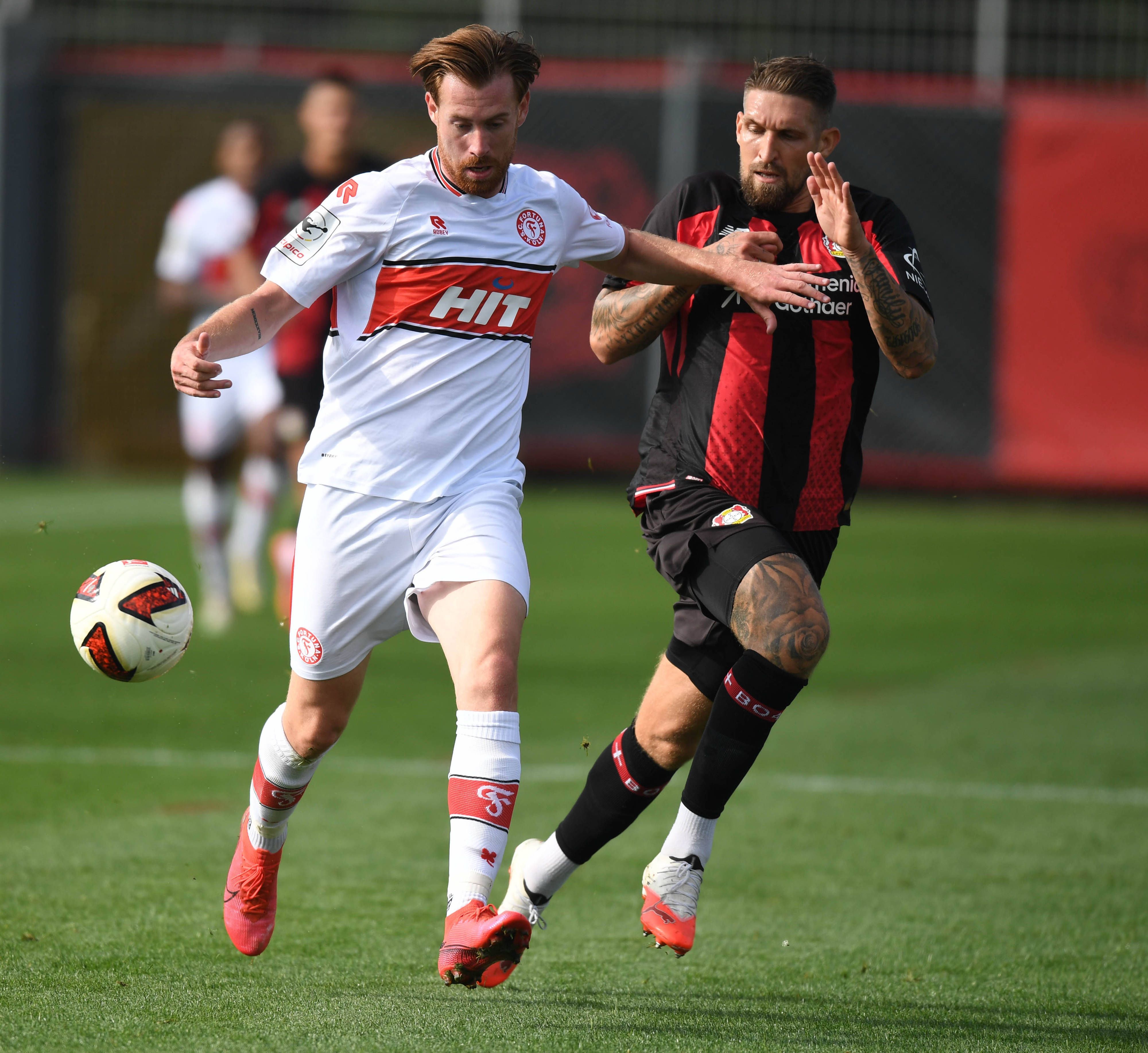 0210.2026, xophax, Fussball 1.Bundesliga, Bayer 04 Leverkusen Testspiel gegen Fortuna Köln . Robert Andrich , rechts  Bayer 04  und Jannik Mause  SC Fortuna Köln  , links Leverkusen *** October 2, 2026, xophax, Soccer, Bundesliga 1, Bayer 04 Leverkusen vs. Fortuna Köln friendly match Robert Andrich Bayer 04, right and Jannik Mause SC Fortuna Köln, left Leverkusen