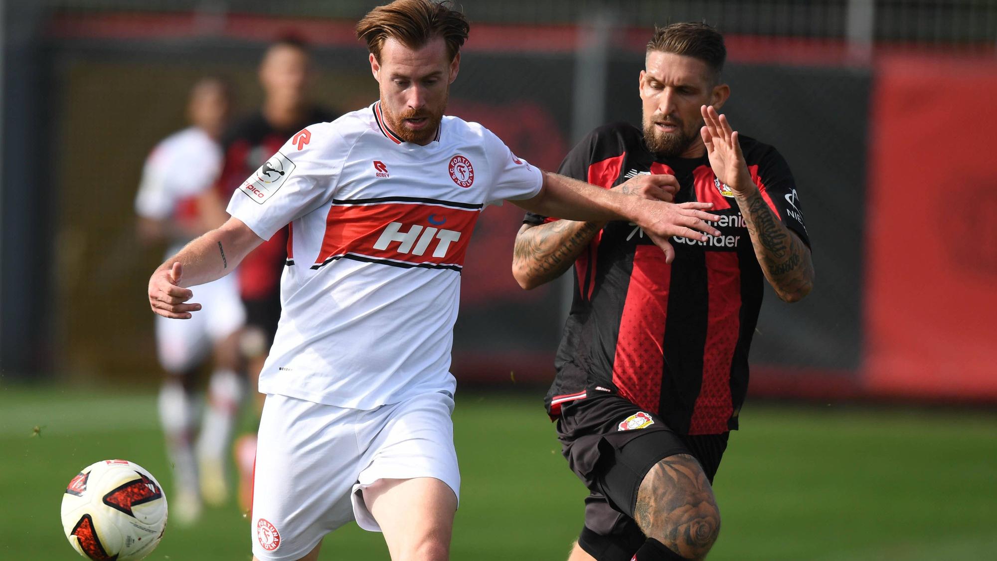 0210.2026, xophax, Fussball 1.Bundesliga, Bayer 04 Leverkusen Testspiel gegen Fortuna Köln . Robert Andrich , rechts Bayer 04 und Jannik Mause SC Fortuna Köln , links Leverkusen *** October 2, 2026, xophax, Soccer, Bundesliga 1, Bayer 04 Leverkusen vs. Fortuna Köln friendly match Robert Andrich Bayer 04, right and Jannik Mause SC Fortuna Köln, left Leverkusen