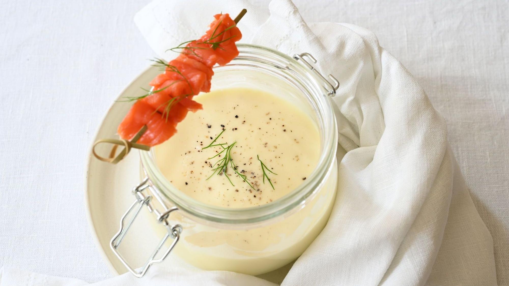 Selleriesuppe mit Wildlachs und Dill