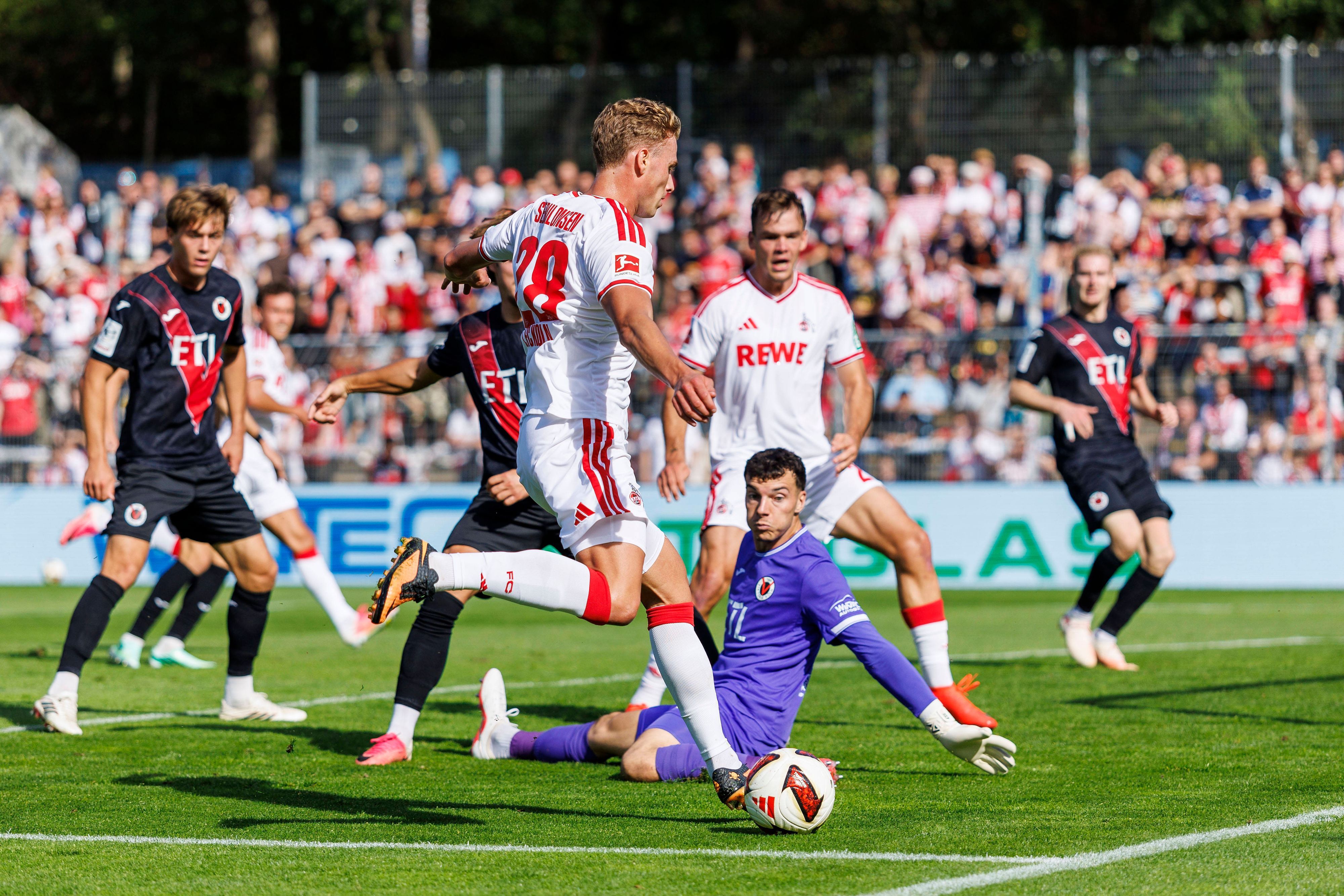 Sebastian Sebulonsen vom 1. FC Köln beim Testspiel gegen Viktoria Köln.