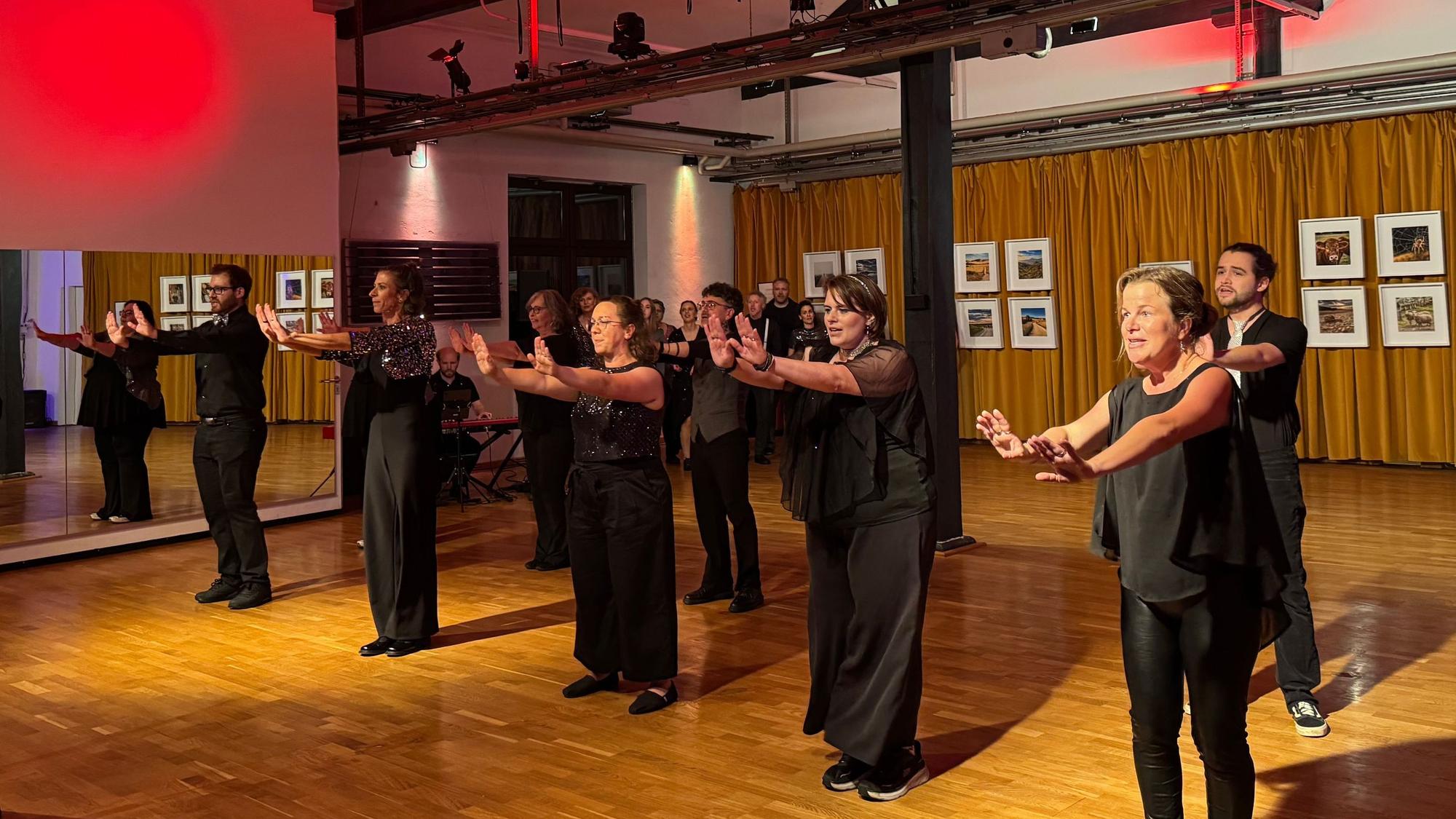 Frauen in der Tanzstelle Leverkusen