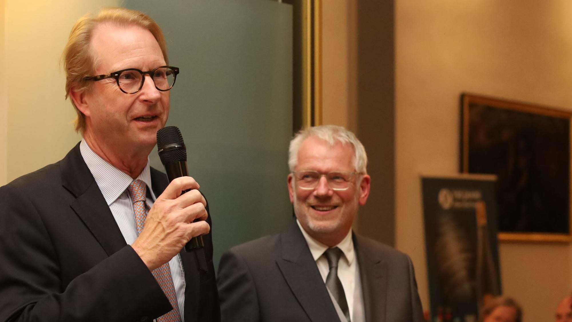 Kanzlerenkel Patrick Adenauer (l.) und Weinhistoriker Daniel Deckers