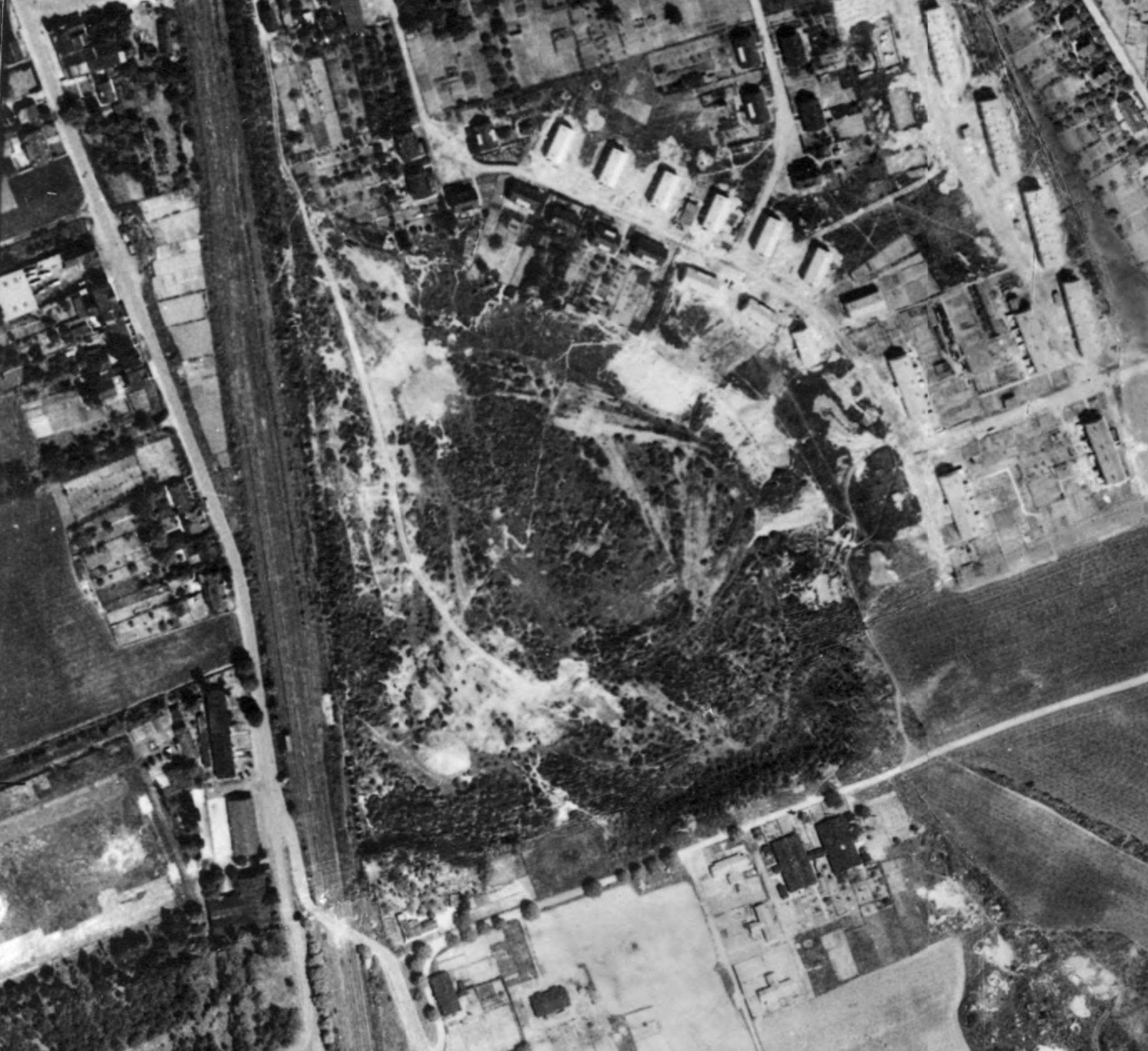 Ein Luftbild der Deponie Petersberg von 1951.