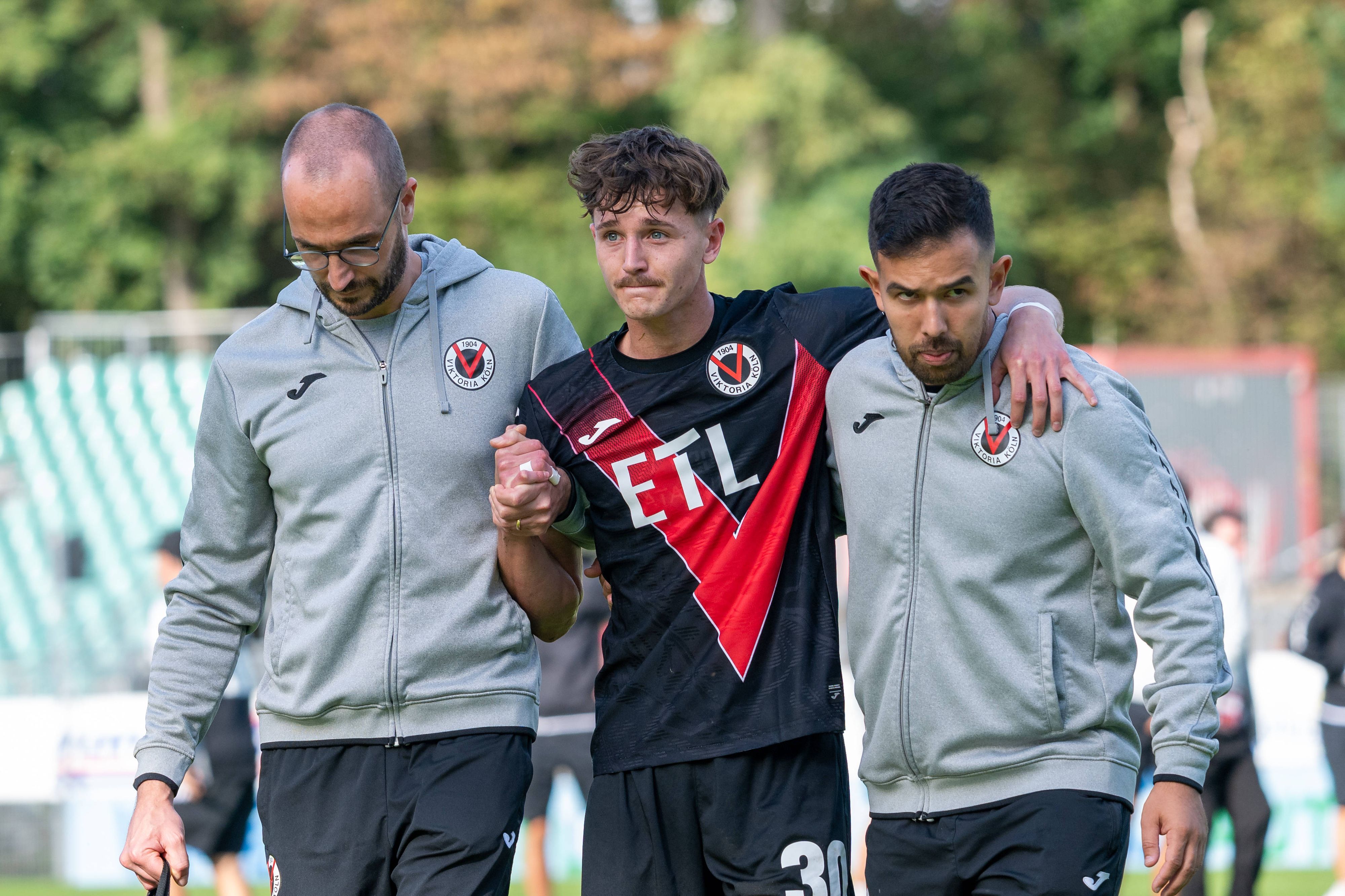 Alexander Prokopenko Viktoria Koeln, 30 muss verletzt vom Platz. FC Viktoria Koeln vs. FC Hansa Rostock , Fussball, 3. Liga, 05. Spieltag, Saison 2026/2027, 11.09.2026 DFL/DFB Regulations prohibit any use of Photographs as image sequences and/or Quasivideo FC Viktoria Koeln vs. FC Hansa Rostock, Fussball, 3. Liga, 05. Spieltag, Saison 2026/2027, 11.09.2026 Koeln *** Alexander Prokopenko of Viktoria Cologne, 30, had to leave the field due to injury during the match between FC Viktoria Cologne and FC Hansa Rostock, soccer, 3. Liga, Matchday 5, 20262027 season, September 11, 2026 DFL DFB regulations prohibit any use of photographs as image sequences and/or quasi-video FC Viktoria Cologne vs. FC Hansa Rostock, soccer, 3rd Division, Matchday 5, 20262027 season, September 11, 2026, Cologne Copyright: xEibner-Pressefoto/ThomasxHaeslerx EP_THR