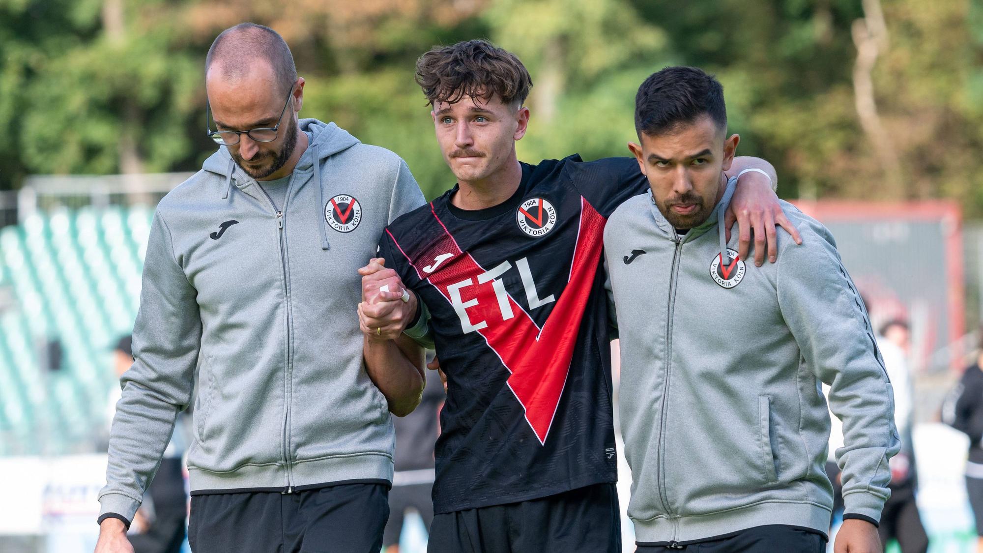 Alexander Prokopenko Viktoria Koeln, 30 muss verletzt vom Platz. FC Viktoria Koeln vs. FC Hansa Rostock , Fussball, 3. Liga, 05. Spieltag, Saison 2026/2027, 11.09.2026 DFL/DFB Regulations prohibit any use of Photographs as image sequences and/or Quasivideo FC Viktoria Koeln vs. FC Hansa Rostock, Fussball, 3. Liga, 05. Spieltag, Saison 2026/2027, 11.09.2026 Koeln *** Alexander Prokopenko of Viktoria Cologne, 30, had to leave the field due to injury during the match between FC Viktoria Cologne and FC Hansa Rostock, soccer, 3. Liga, Matchday 5, 20262027 season, September 11, 2026 DFL DFB regulations prohibit any use of photographs as image sequences and/or quasi-video FC Viktoria Cologne vs. FC Hansa Rostock, soccer, 3rd Division, Matchday 5, 20262027 season, September 11, 2026, Cologne Copyright: xEibner-Pressefoto/ThomasxHaeslerx EP_THR