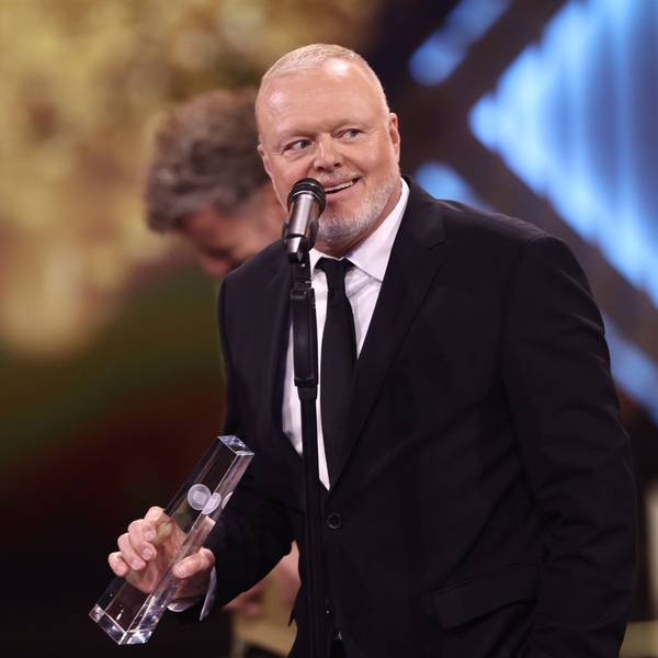 Zuletzt durfte sich Stefan Raab über den Deutschen Fernsehpreis für „Wer weiß wann was war?“ freuen. (Bild: 2026 Getty Images/Joshua Sammer)