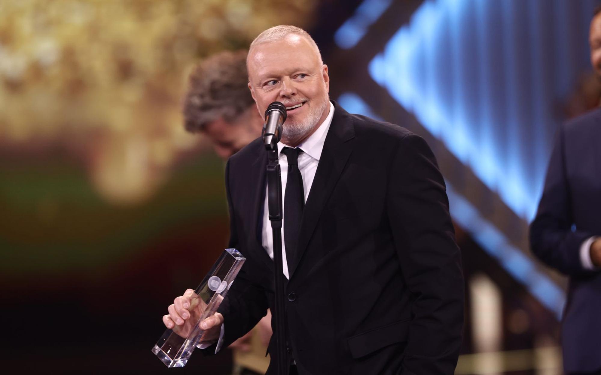 Zuletzt durfte sich Stefan Raab über den Deutschen Fernsehpreis für „Wer weiß wann was war?“ freuen. (Bild: 2026 Getty Images/Joshua Sammer)