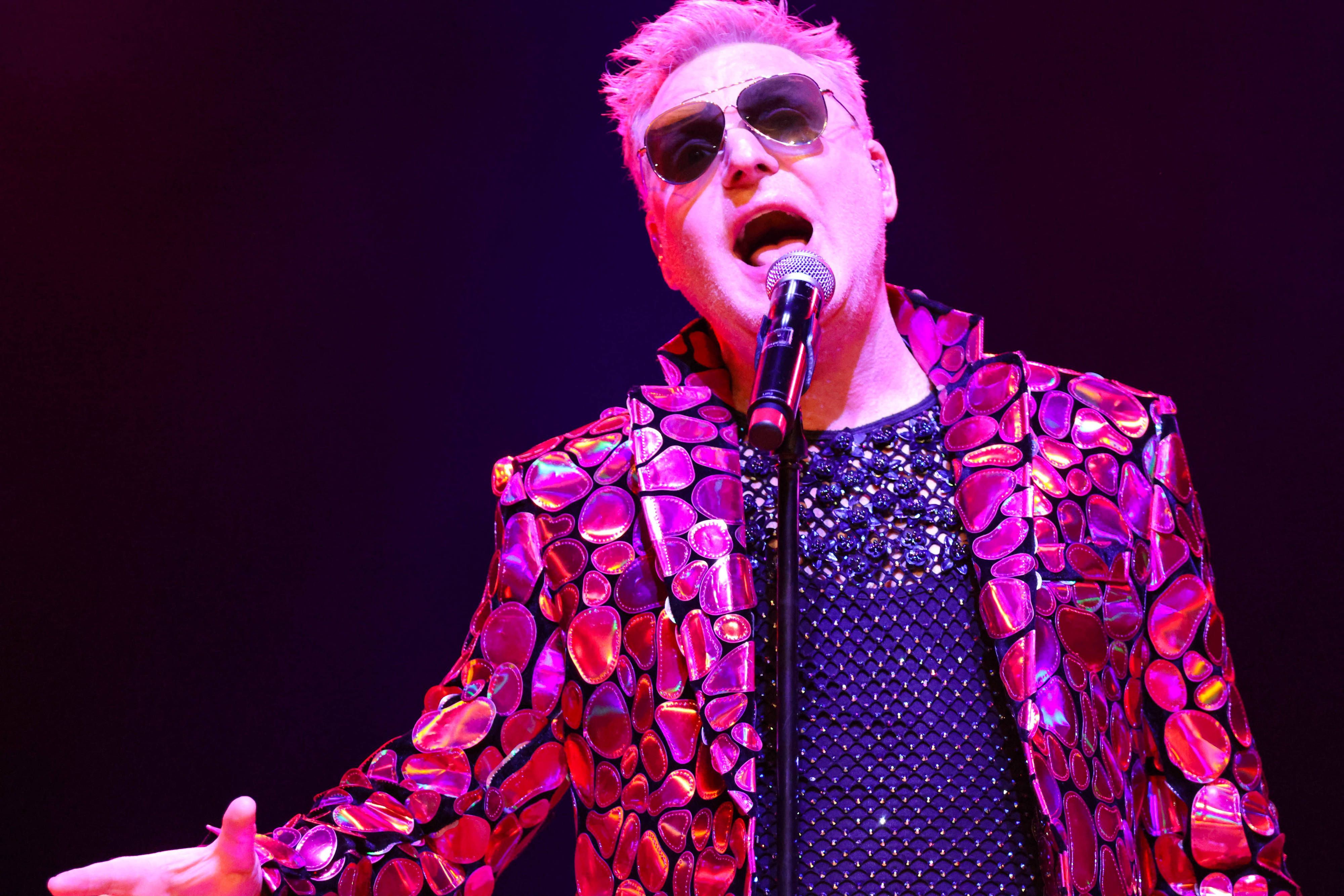 Andy Bell bei einem Live-Auftritt.