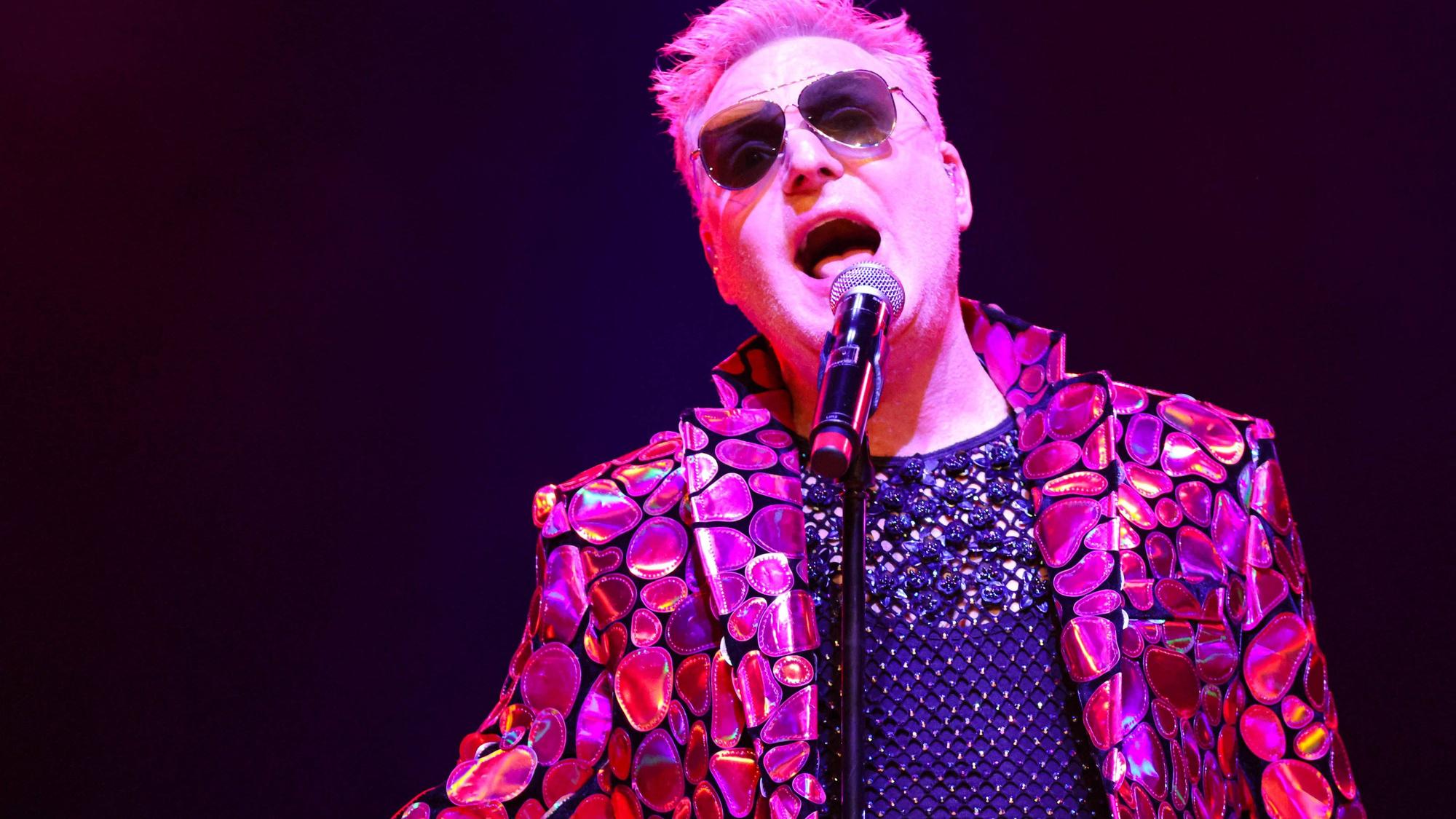 Andy Bell bei einem Live-Auftritt.
