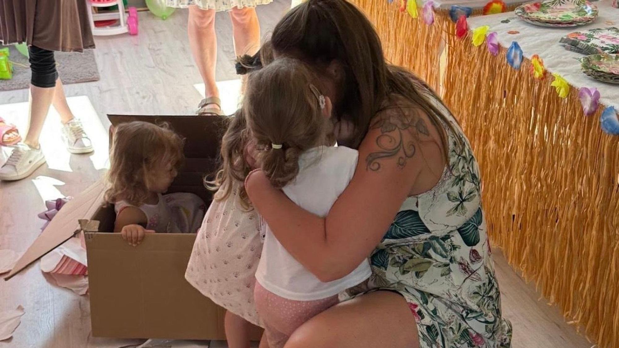 Gemeinsam feiern gehört für Vanessa Meuskens und die Kinder genauso zum Alltag wie Spielen, Lernen und Entdecken.