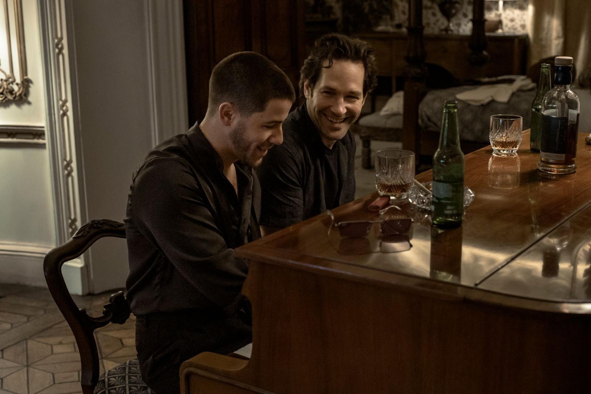 Zwei Männer mit Musik im Blut: Danny (Nick Jonas, links) und Rick (Paul Rudd) verstehen sich sofort. (Bild: Leonine/David Cleary/Lionsgate)