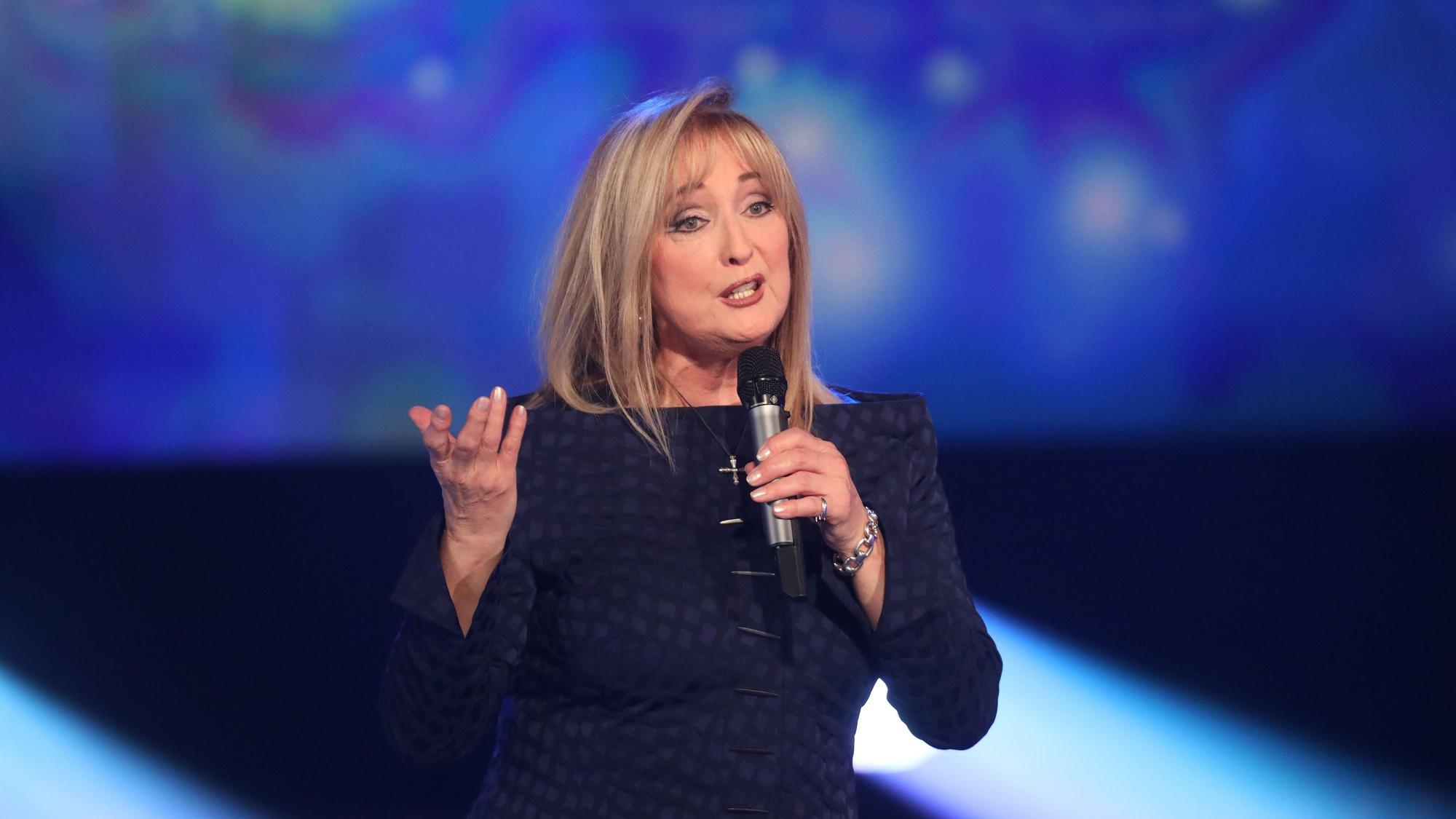 Veronika Fischer bei der Aufzeichnung der Fernsehsendung „Die große Show zum Muttertag“ in der Stadthalle in Altenburg.