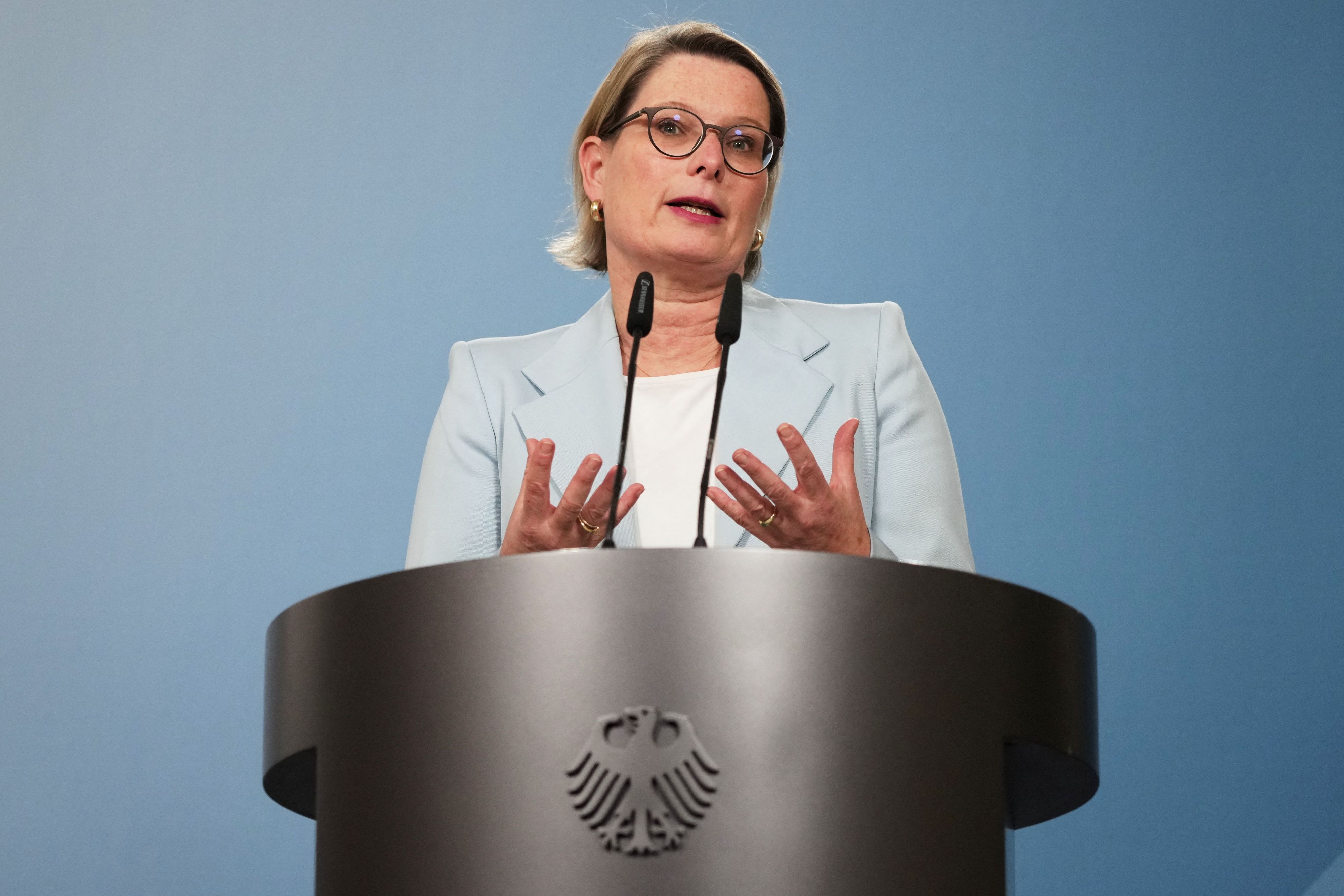 Bundesjustizministerin Stefanie Hubig (SPD) gibt ein Pressestatement ab. (Archivbild)