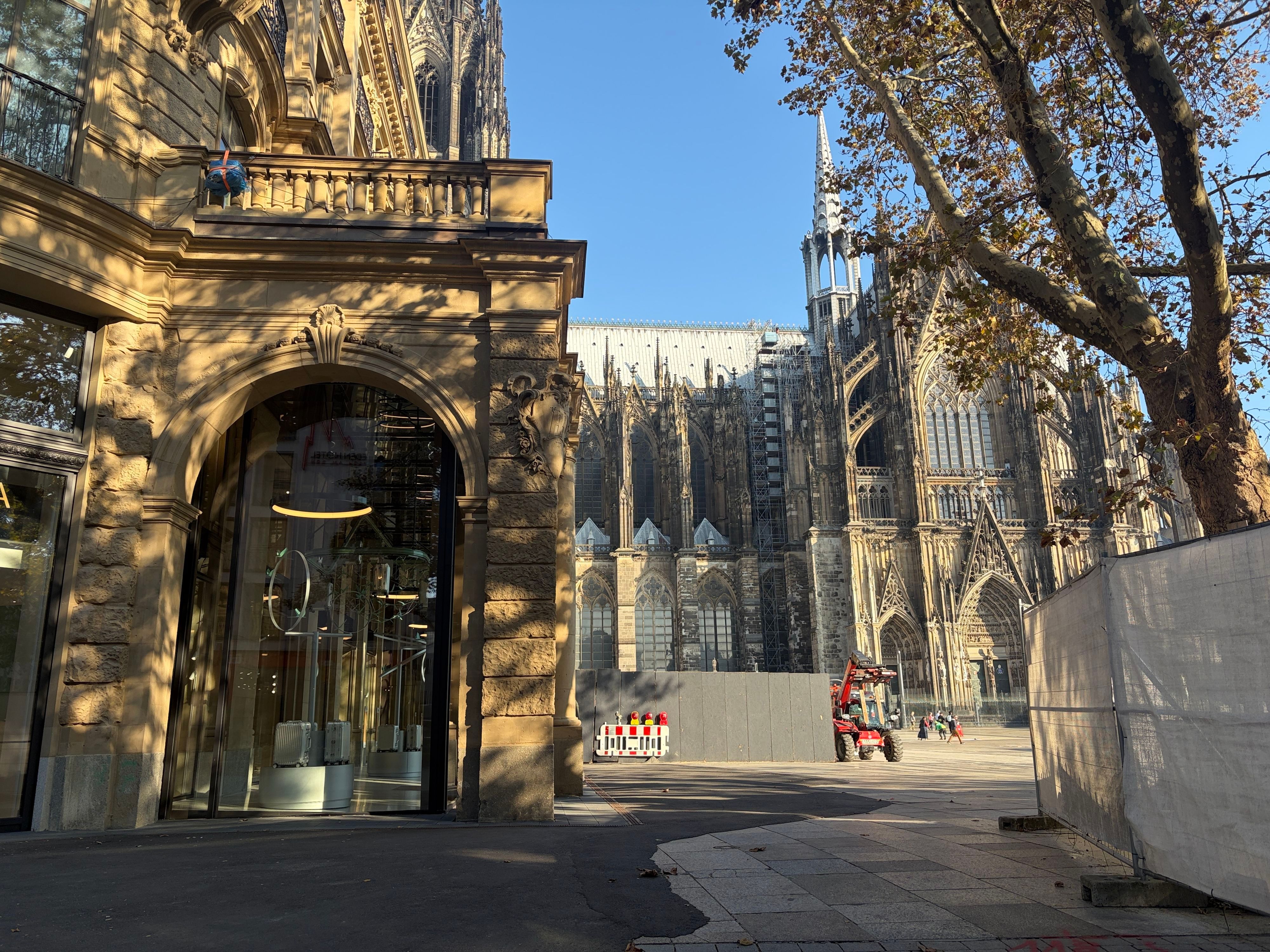 So sieht die Zufahrt zum Dom-Hotel derzeit aus.