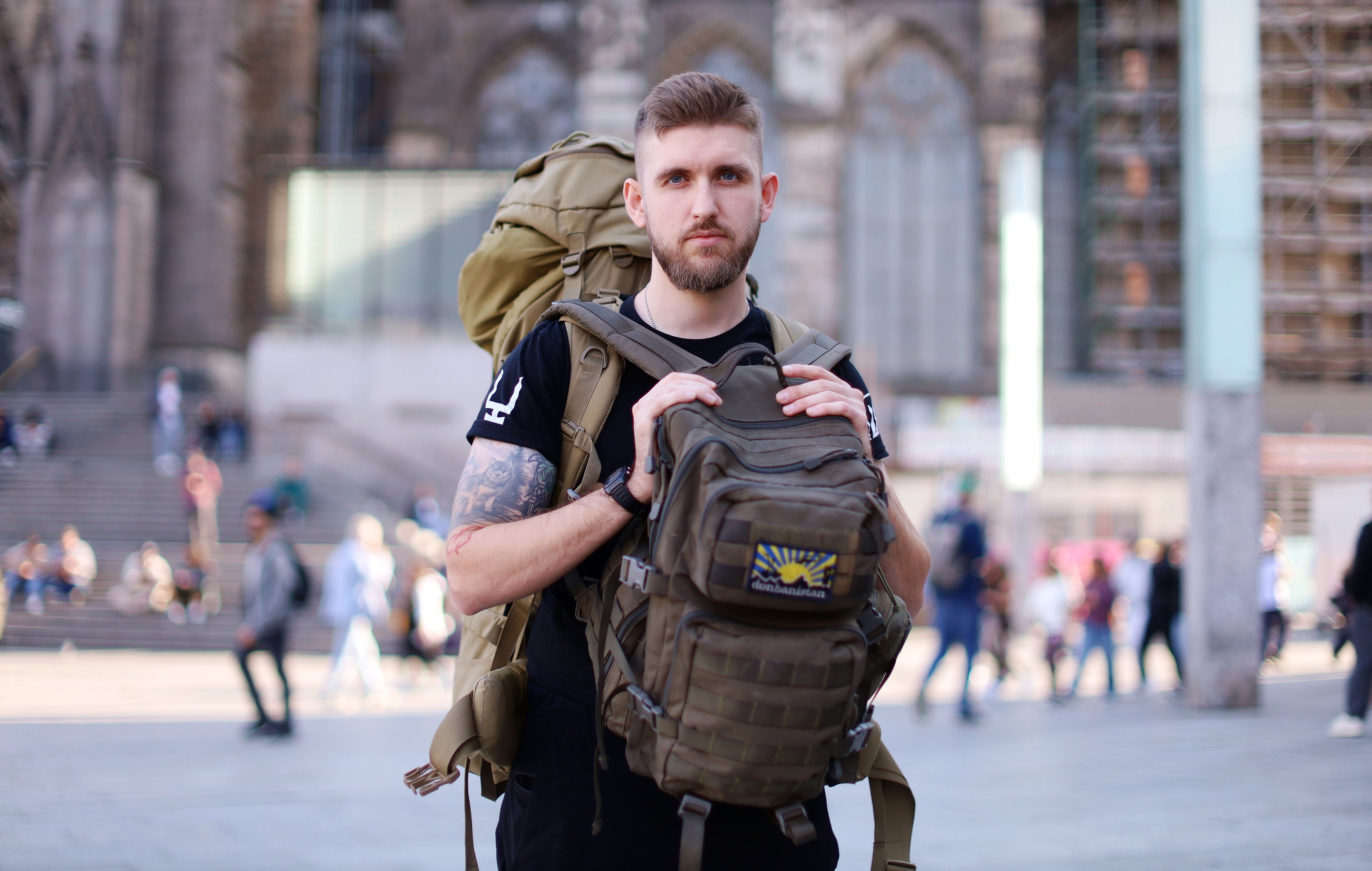 Der deutsche Sanitäter Alexander Gertz dient für die ukrainische Armee im Donbass. Jetzt hat er ein Buch über das Leben an der Front geschrieben.