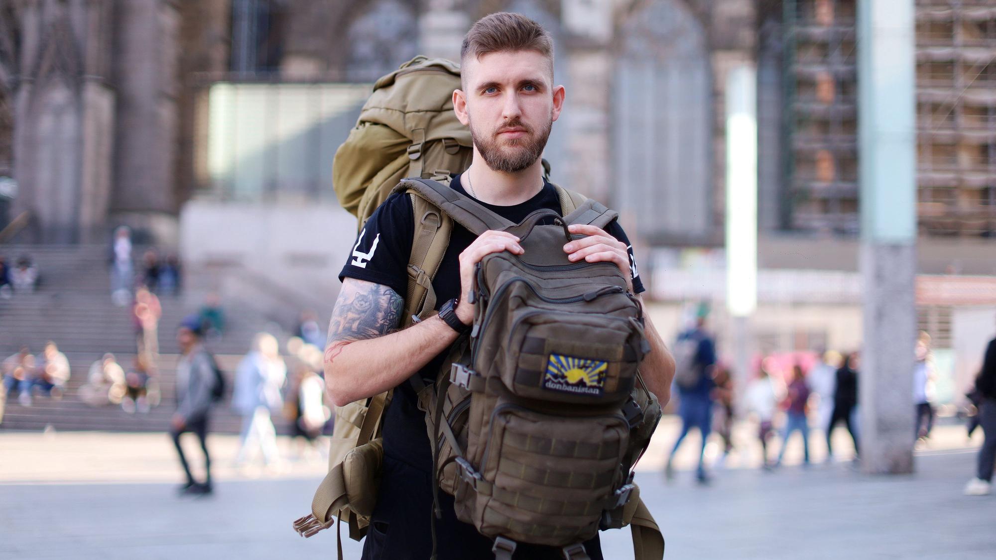 Der deutsche Sanitäter Alexander Gertz dient für die ukrainische Armee im Donbass. Jetzt hat er ein Buch über das Leben an der Front geschrieben.