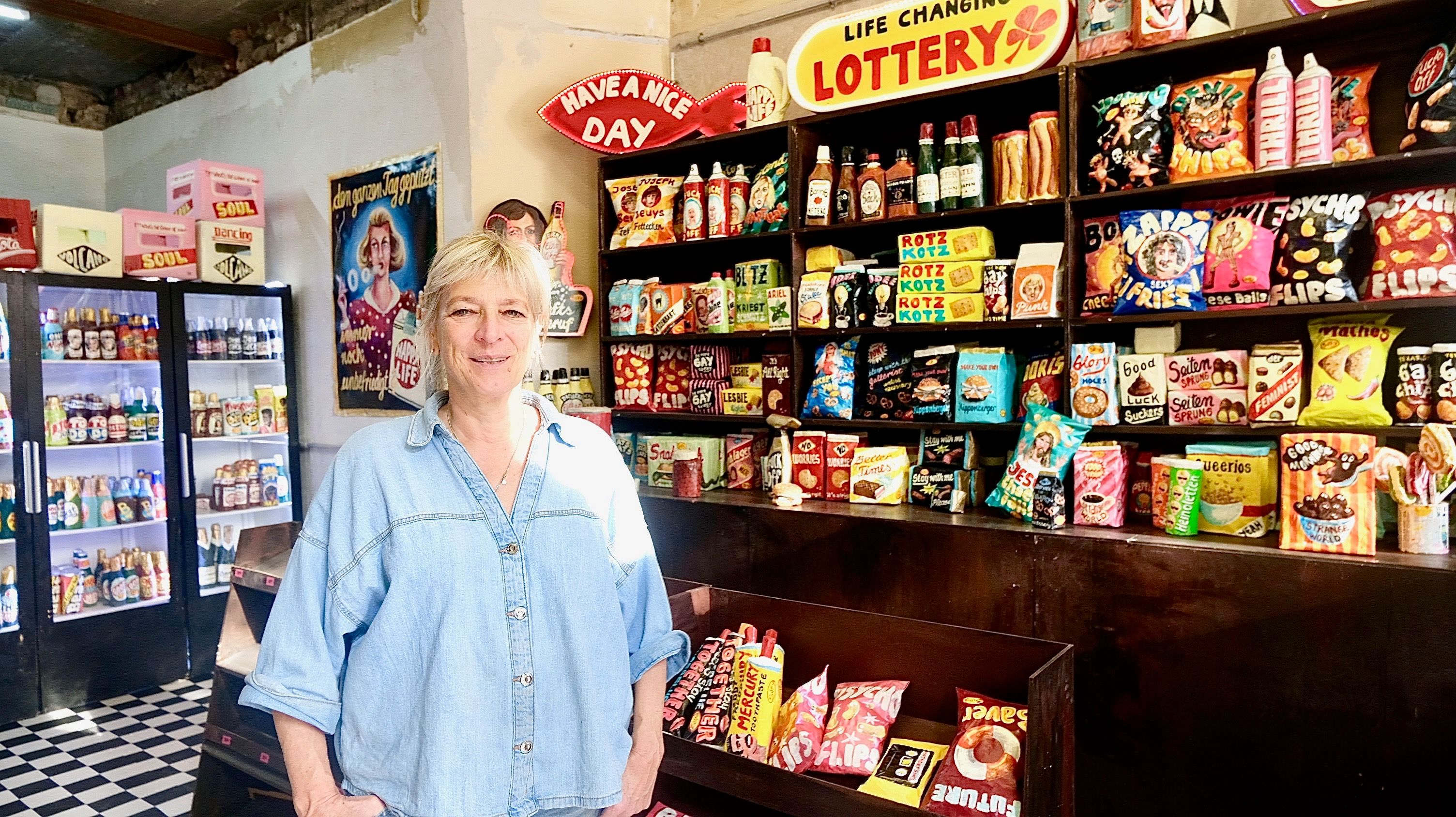 Silke Thoss in ihrem Kunst-Späti in Ehrenfeld.