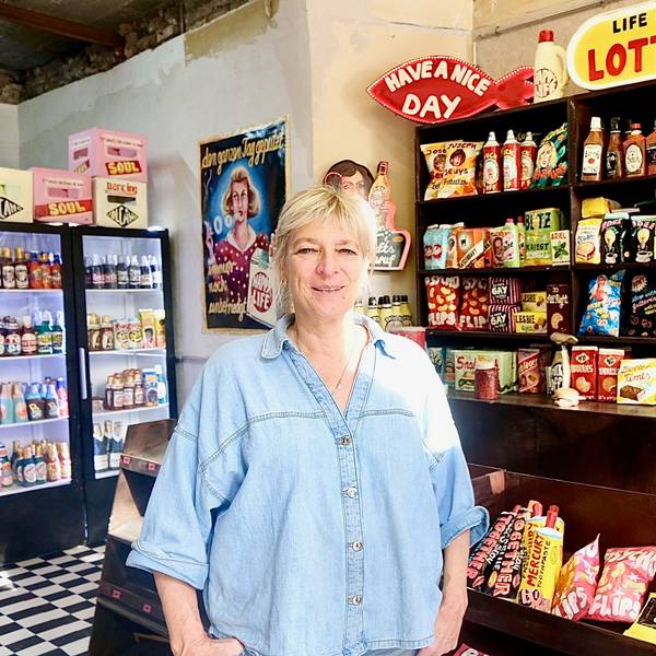 Silke Thoss in ihrem Kunst-Späti in Ehrenfeld.