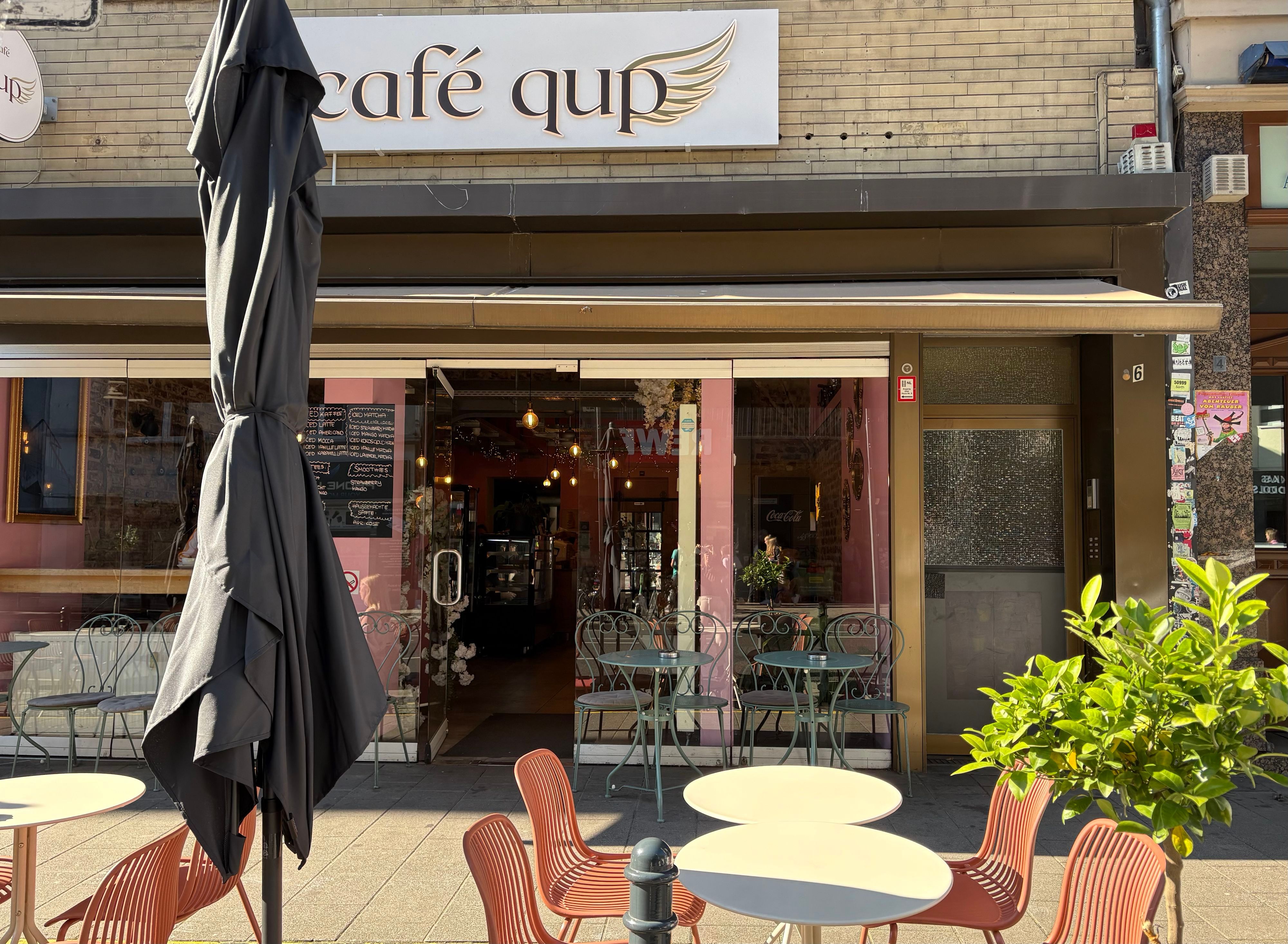 Das Café Qup in der Südstadt an der Bonner Straße hat auch Außenplätze.