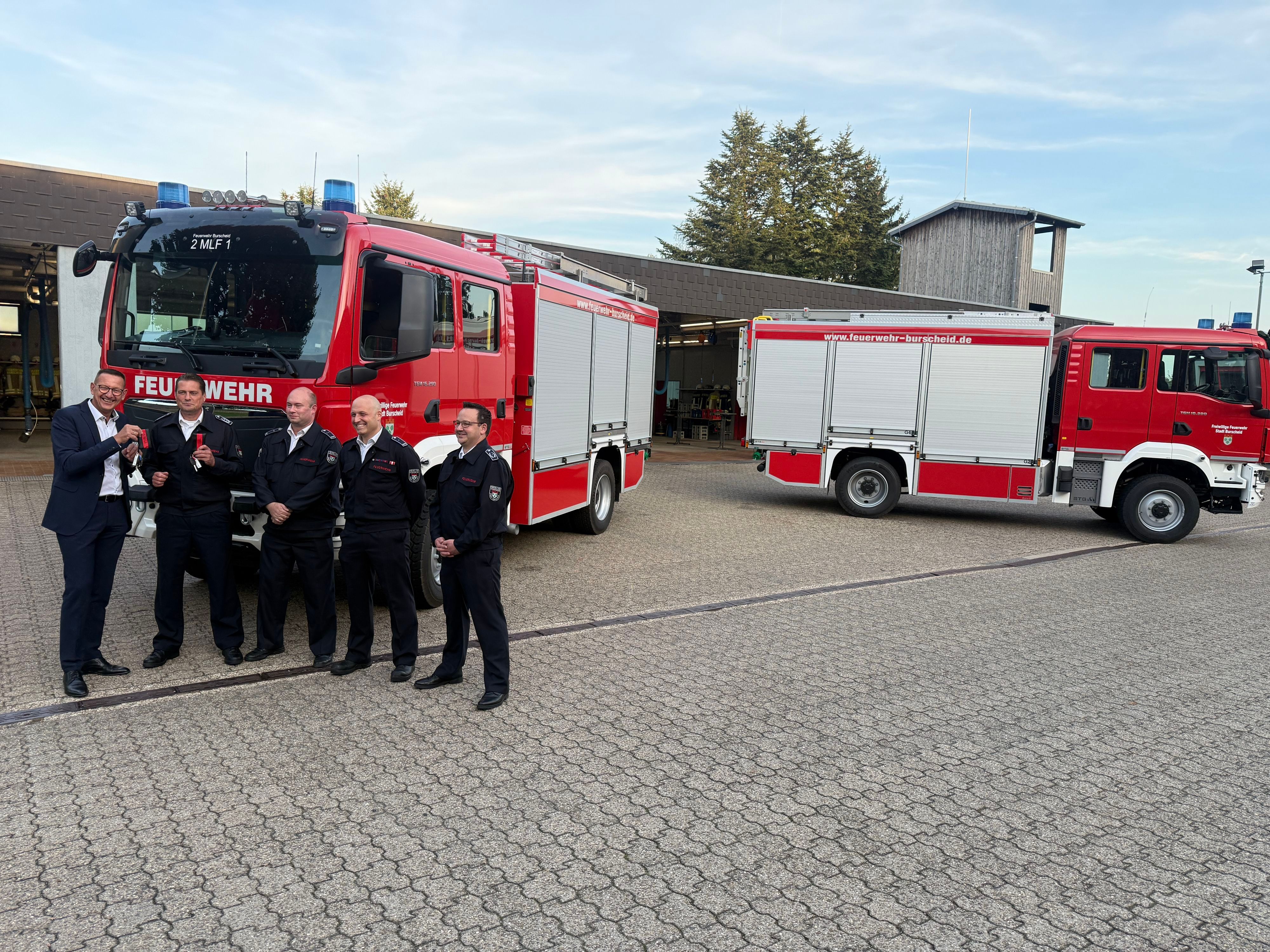 Schlüsselübergabe bei der Burscheider Feuerwehr