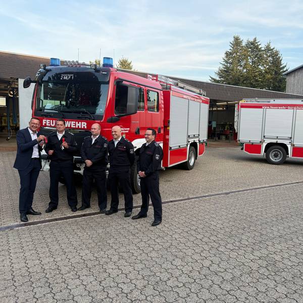 Schlüsselübergabe bei der Burscheider Feuerwehr
