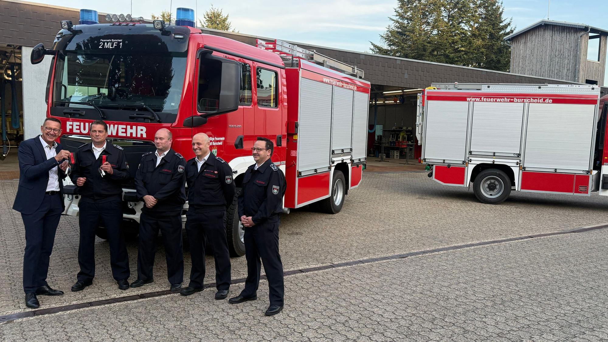 Schlüsselübergabe bei der Burscheider Feuerwehr