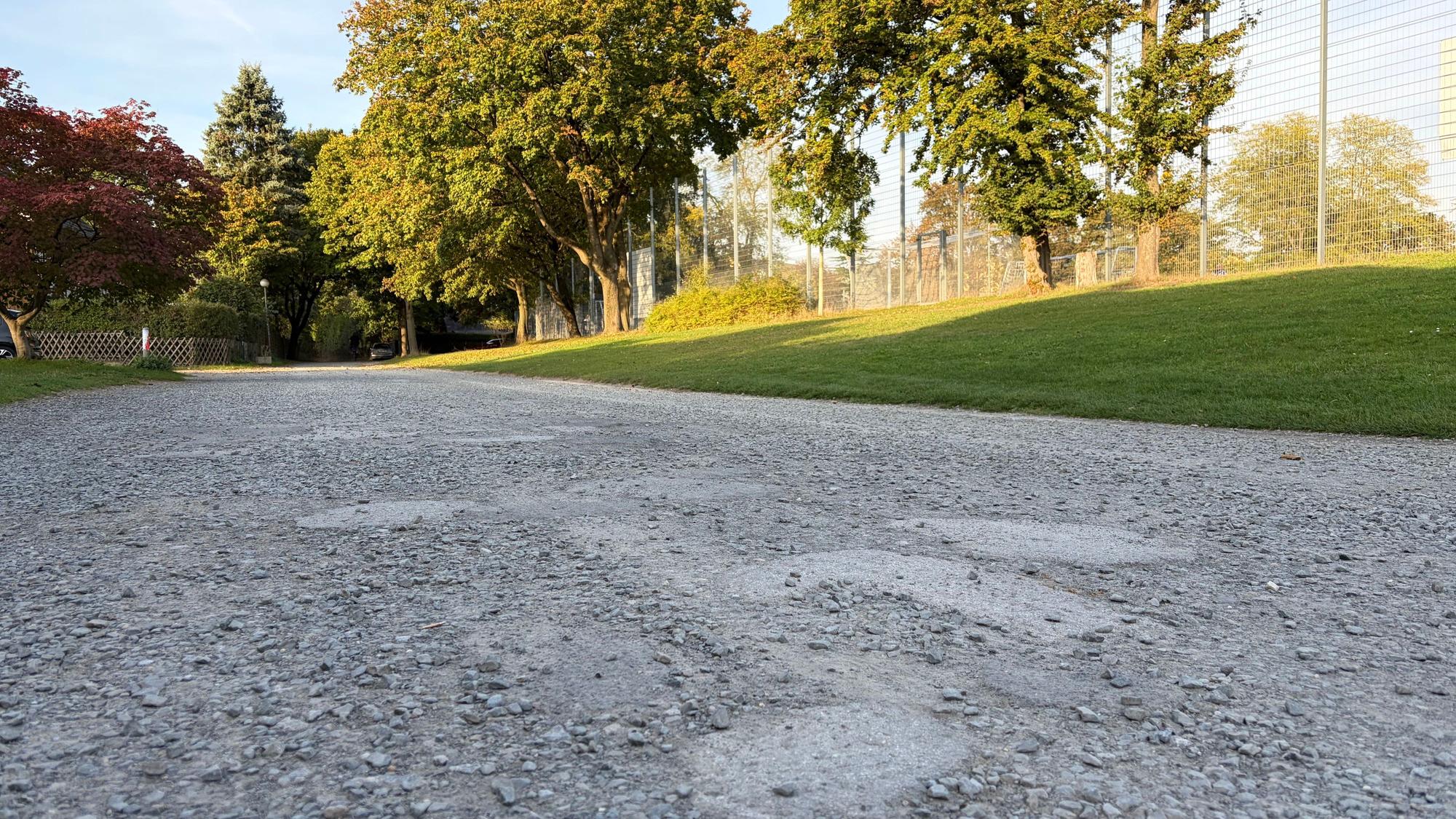 Die Schotterstraße ist in einem „bemitleidenswerten Zustand“