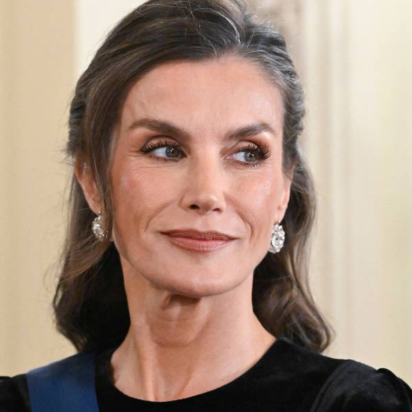 Königin Letizia von Spanien zog beim feierlichen Staatsbankett im finnischen Präsidentenpalast mit ihrer neuen Wellenfrisur alle Blicke auf sich.