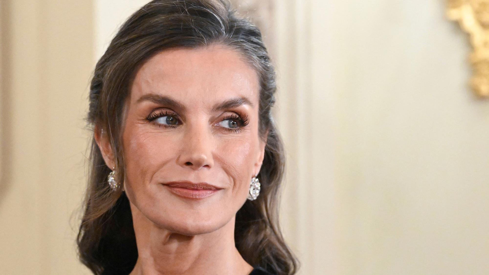 Königin Letizia von Spanien zog beim feierlichen Staatsbankett im finnischen Präsidentenpalast mit ihrer neuen Wellenfrisur alle Blicke auf sich.
