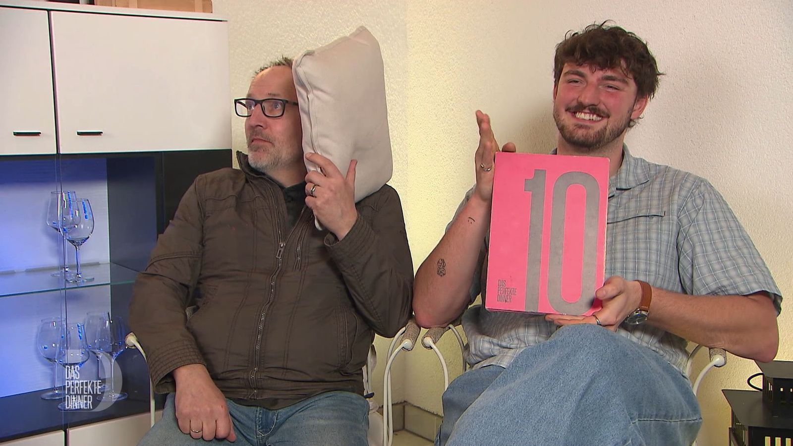 Für ein perfektes Menü vergeben Harry (links) und David gerne 10 Punkte.
 (Bild: RTL)