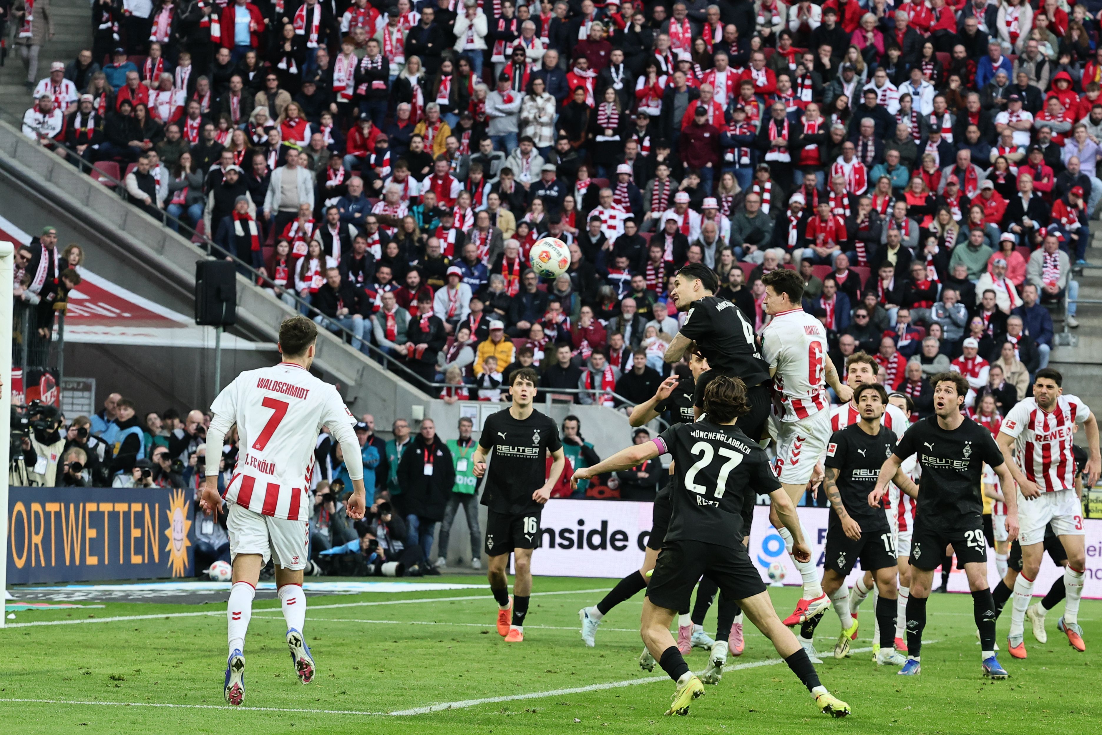 1. FC Köln vs. Borussia Mönchengladbach, 27. Spieltag, 21.03.2026, 15.30 Uhr, Tor zum 3:3 durch Eric Martel (1. FC Köln), Bild: Herbert Bucco