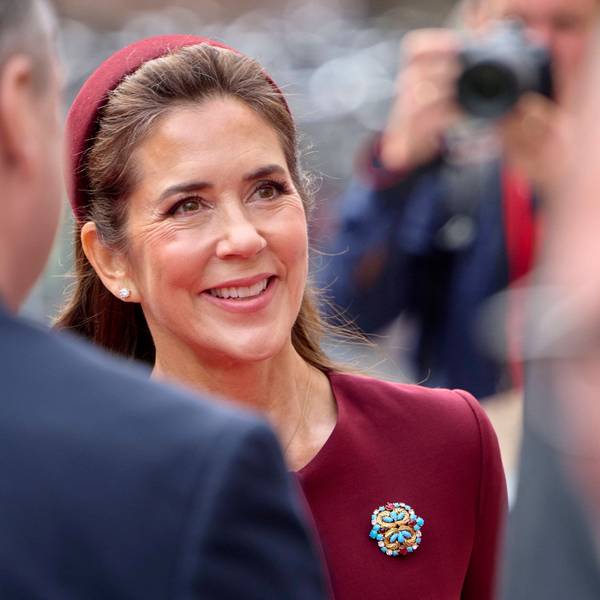 Königin Mary von Dänemark trifft an der Seite von Ehemann König Frederik zur feierlichen Parlamentseröffnung im Kopenhagener Schloss Christiansborg ein.