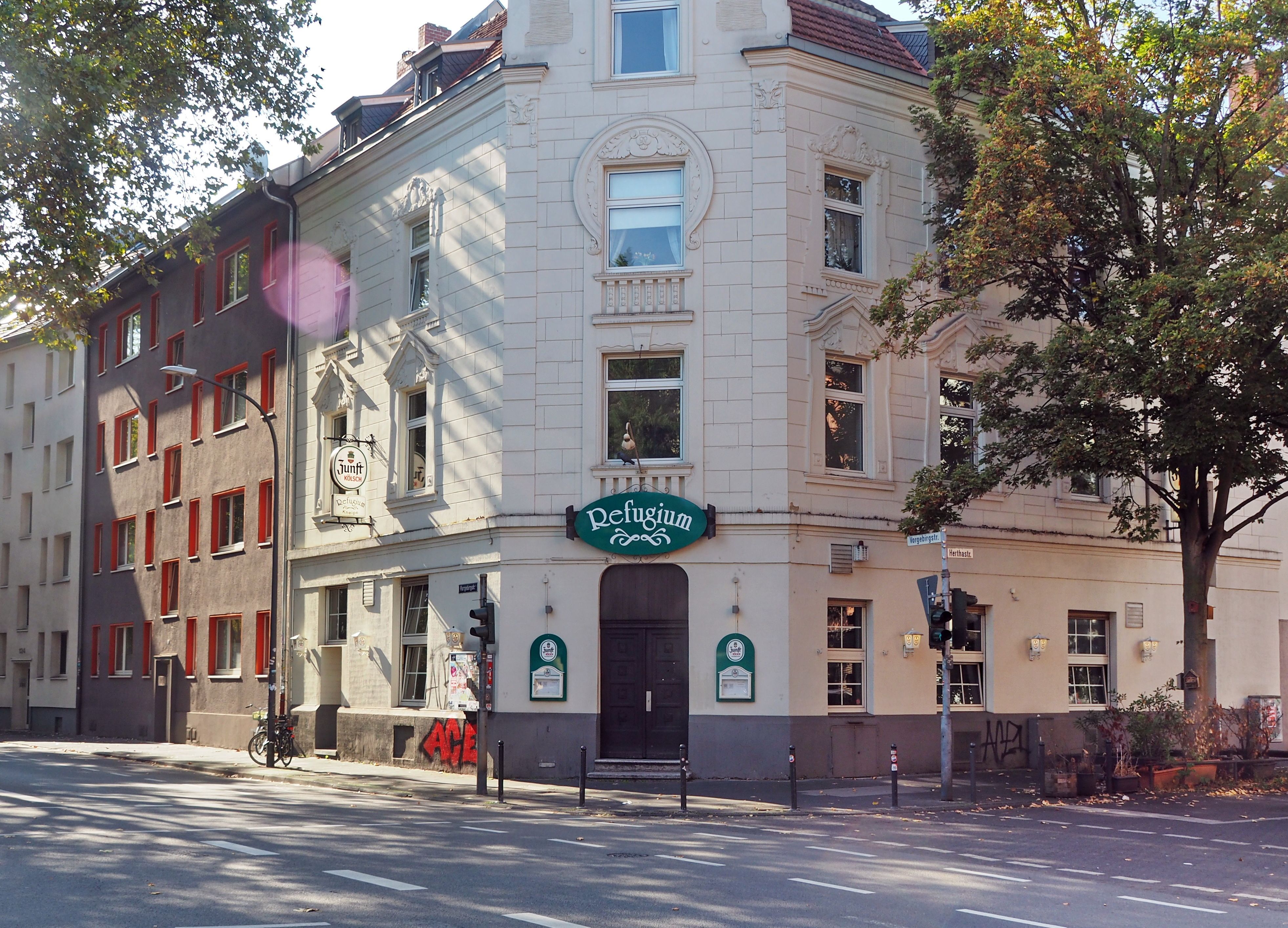 Mehr als vier Monate war das Refugium geschlossen, jetzt öffnet die Zollstocker Kultkneipe wieder.