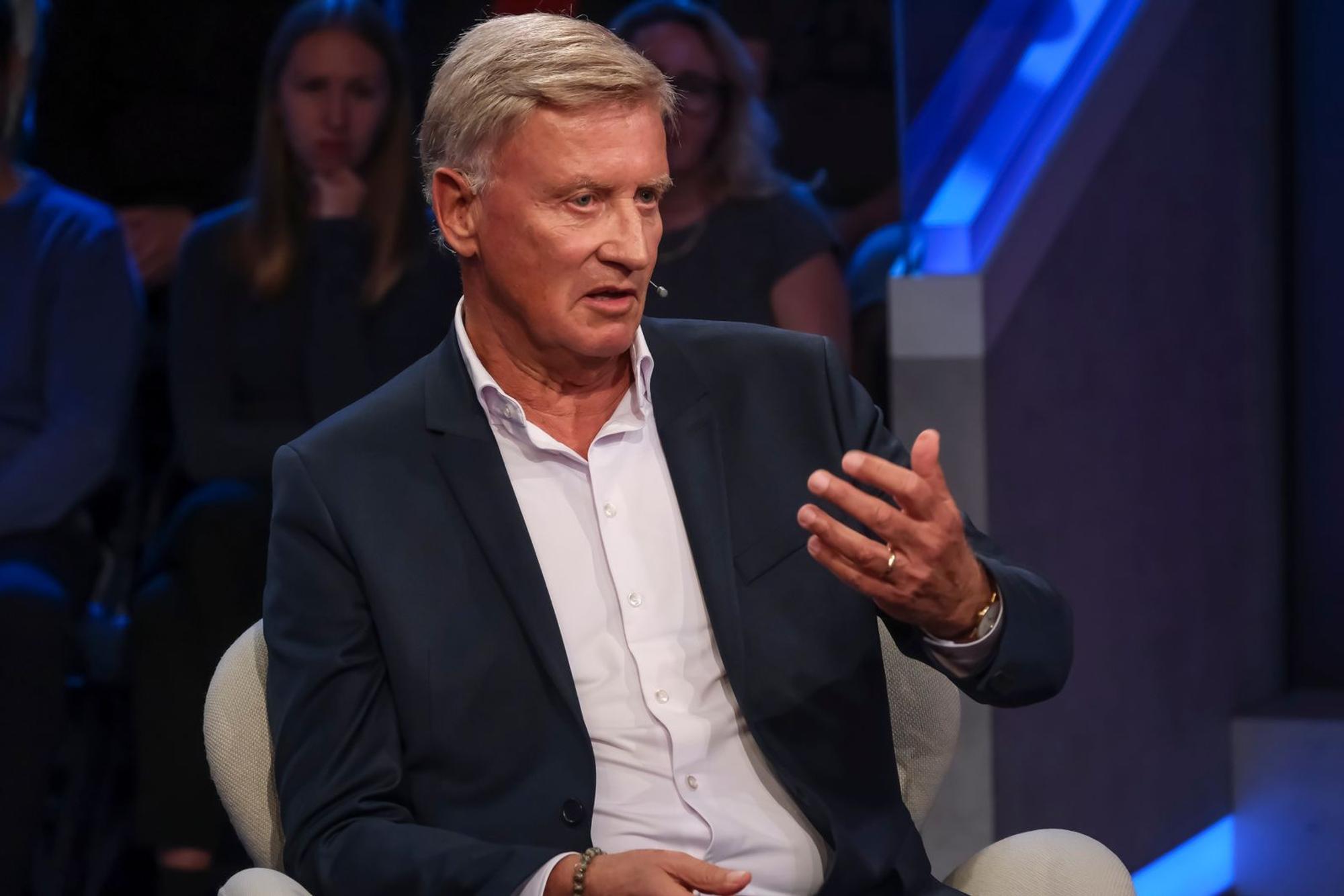 Der ehemalige Erste Bürgermeister von Hamburg, Ole von Beust, sagte bei „Maischberger“, dass es „tragisch“ sei, dass wahrscheinlich vier CDU-Abgeordnete den AfD-Landtagspräsidenten von Sachsen-Anhalt gewählt haben. (Bild: WDR / Oliver Ziebe)