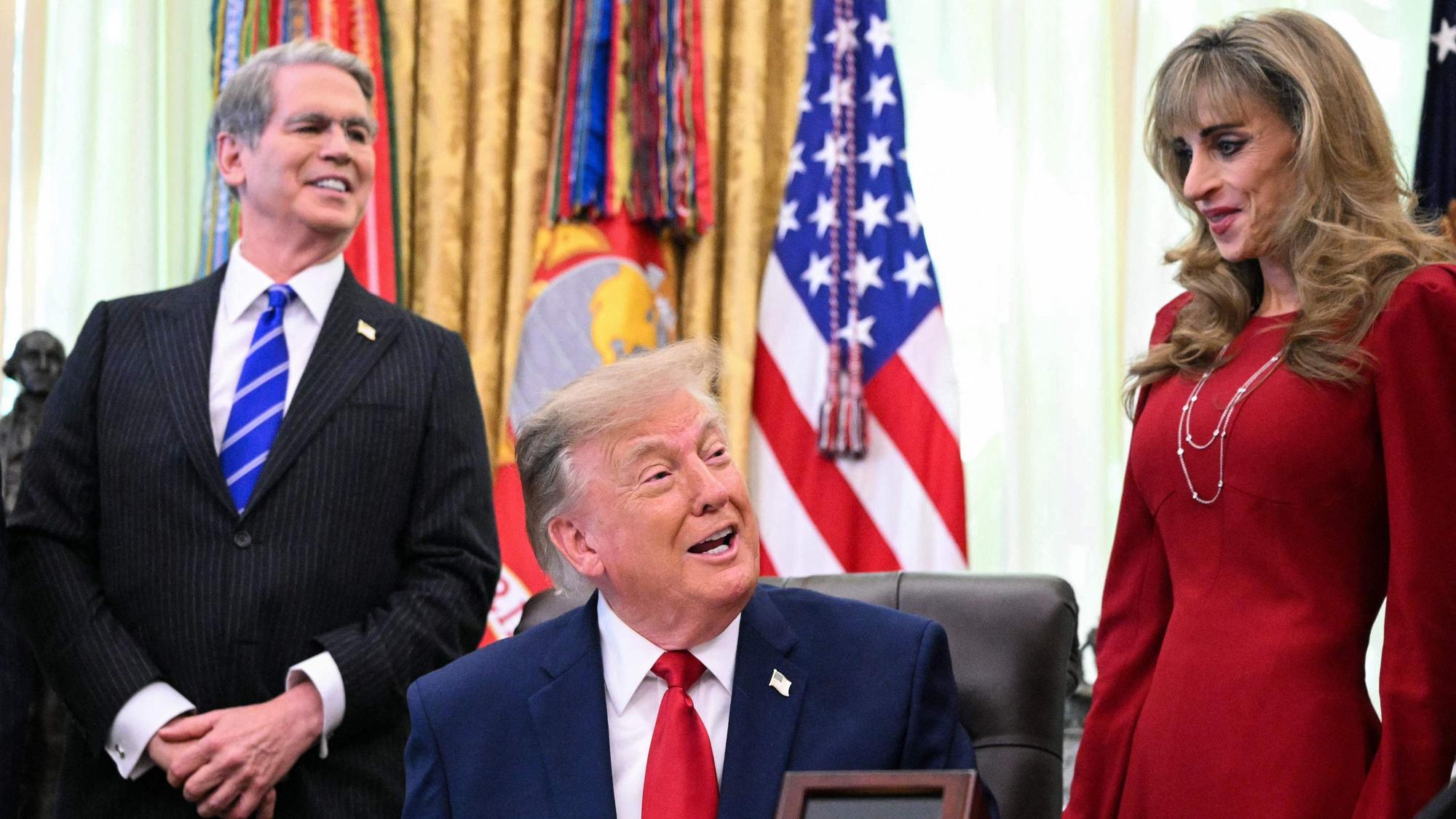 Susan Dell (r.) und Donald Trump im Oval Office am Mittwoch.