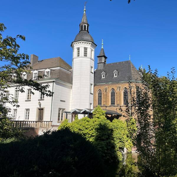 Das Wasserschloss Weißhaus in Sülz