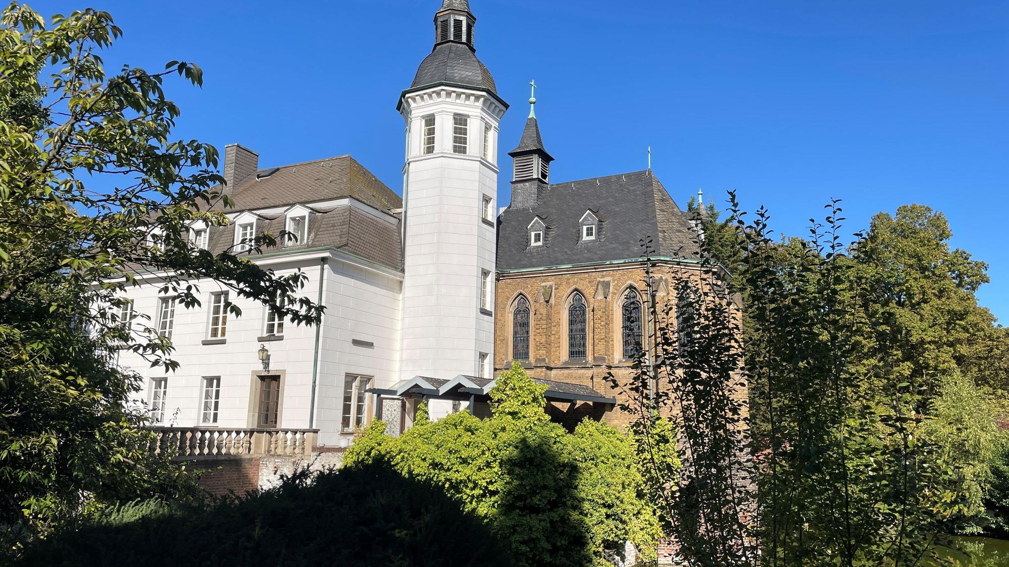 Das Wasserschloss Weißhaus in Sülz