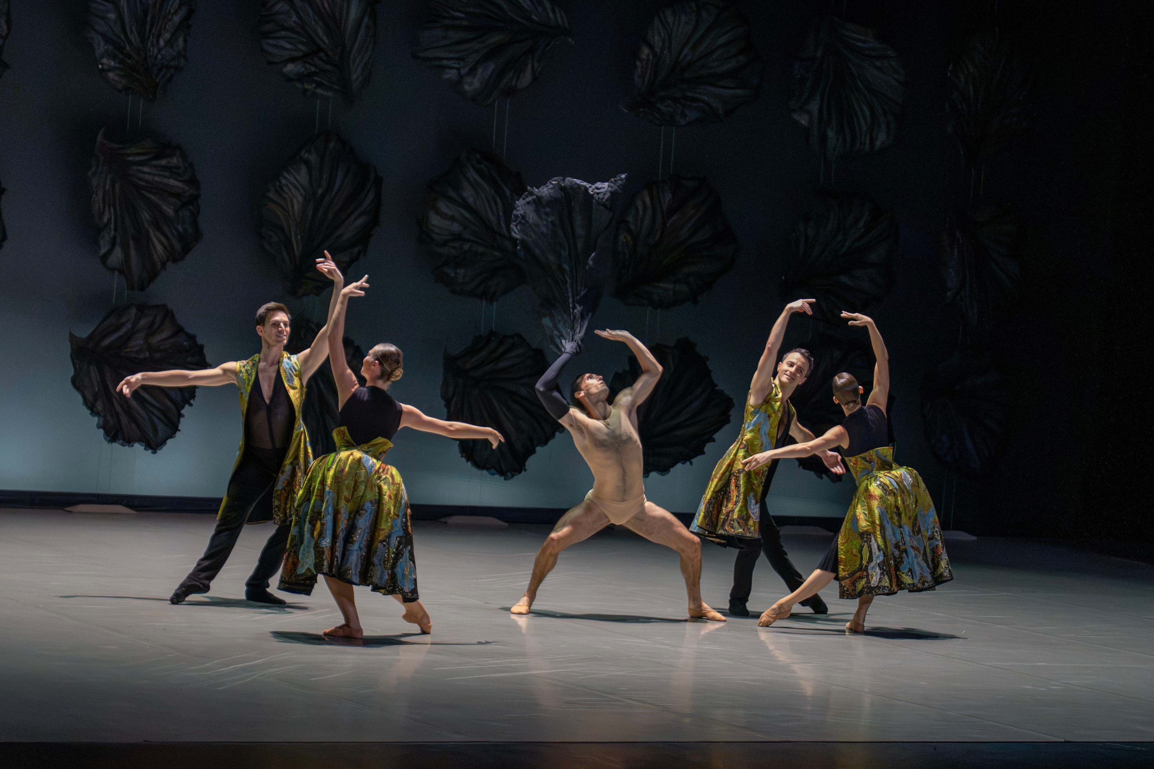 Balletttänzer auf einer Bühne